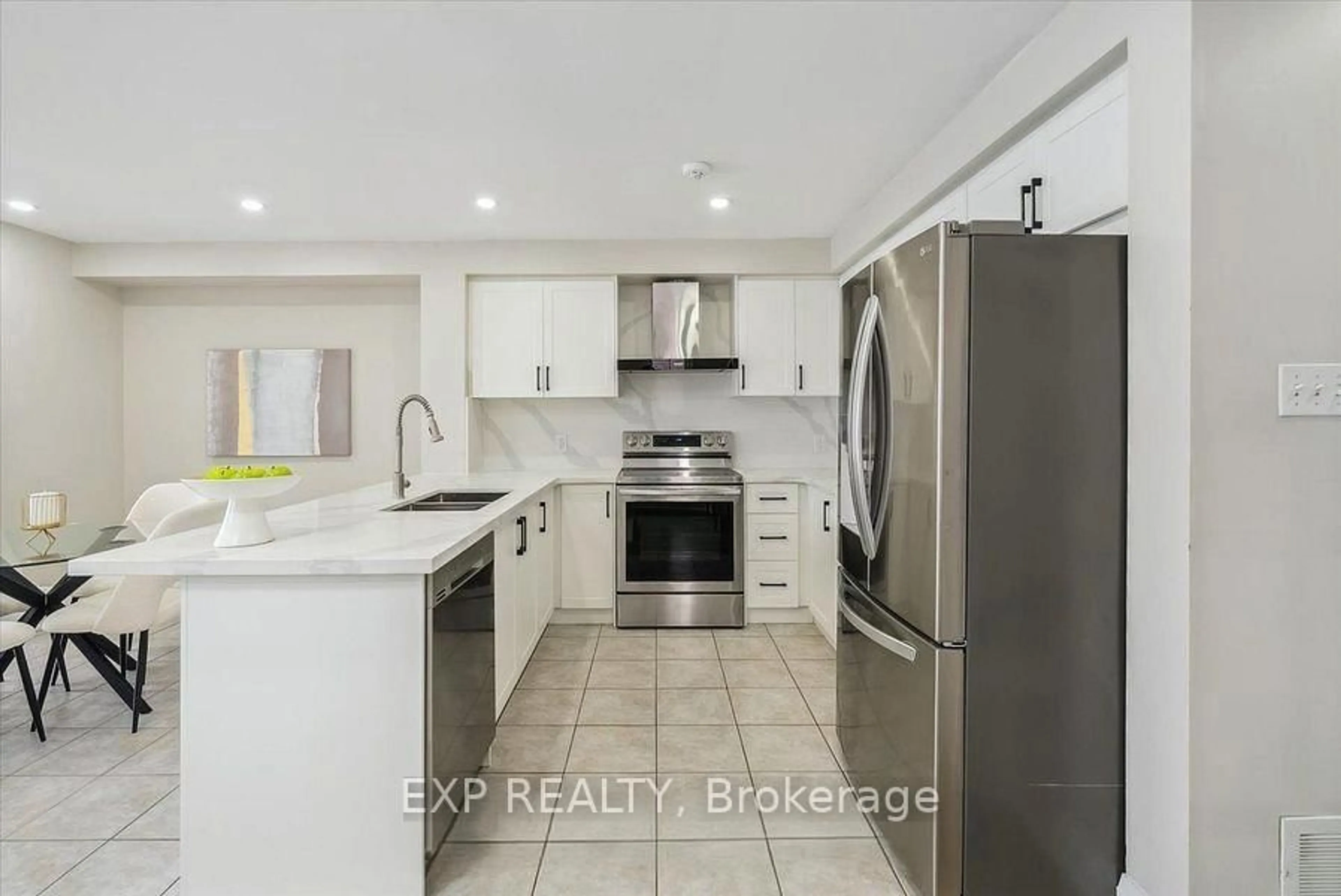 Open concept kitchen, ceramic/tile floor for 14 Gateway Crt, Whitby Ontario L1R 3M9