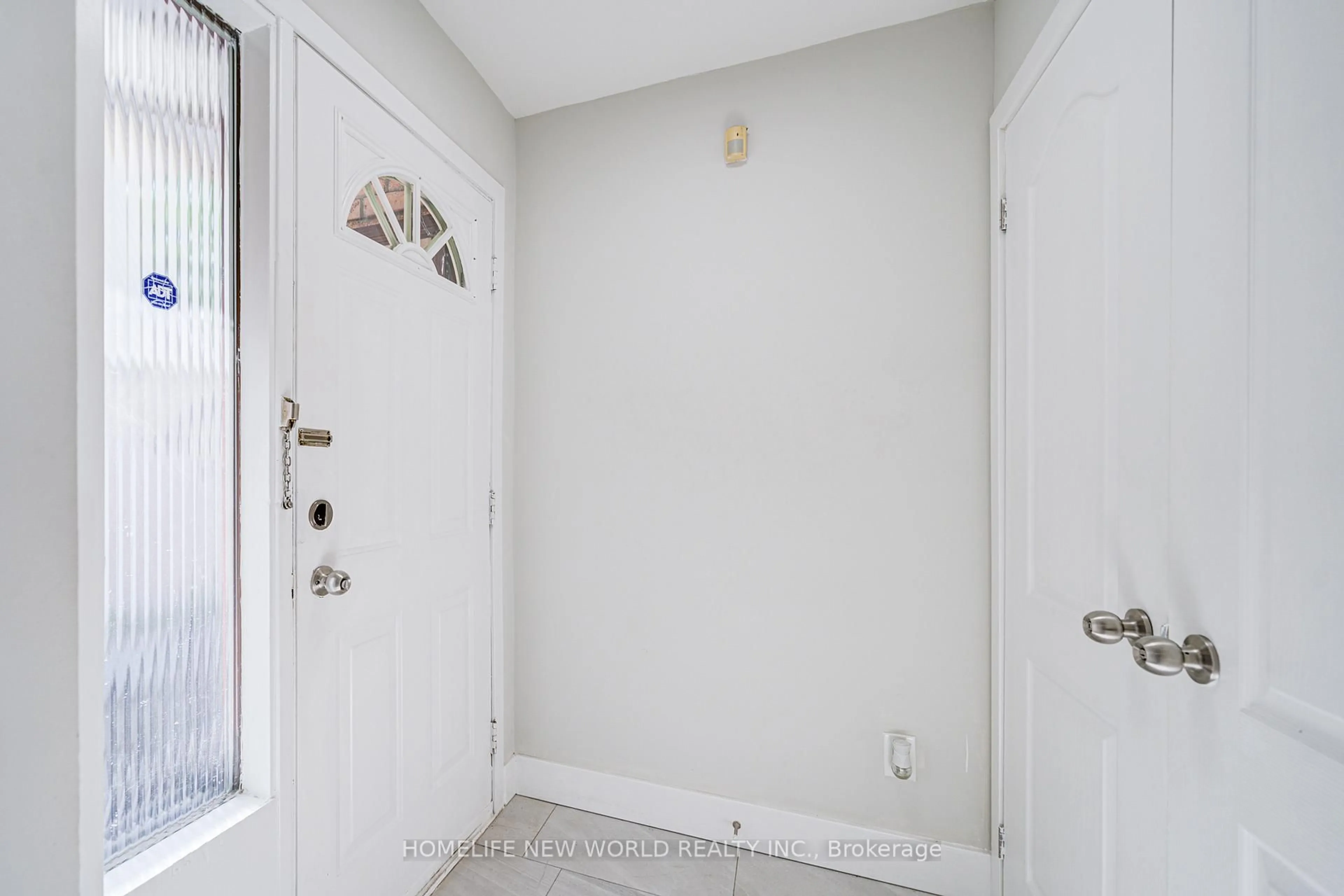 Indoor entryway for 29 Puma Dr, Toronto Ontario M1V 1J7