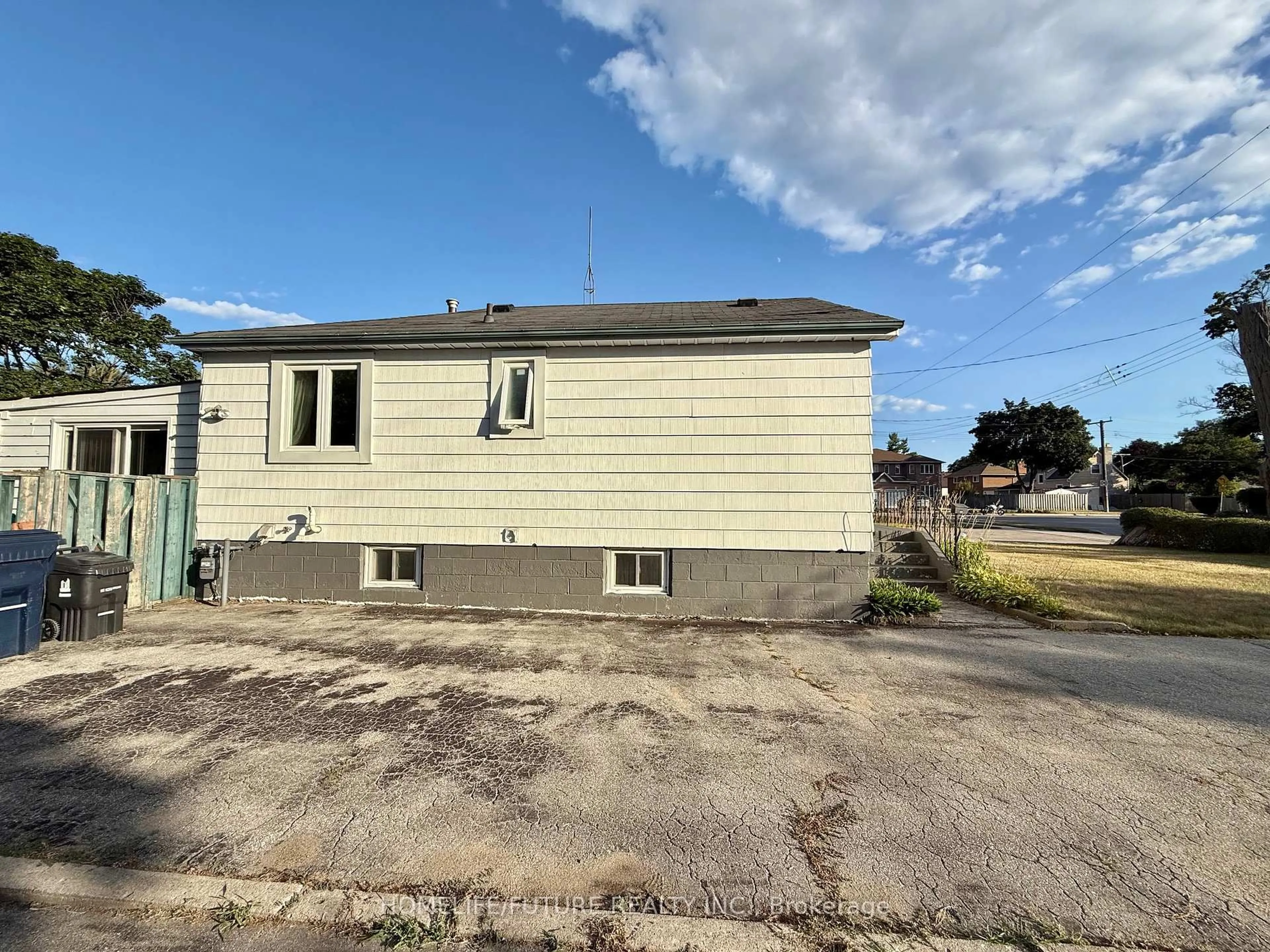 Unknown for 5 Weir Cres, Toronto Ontario M1E 3A8