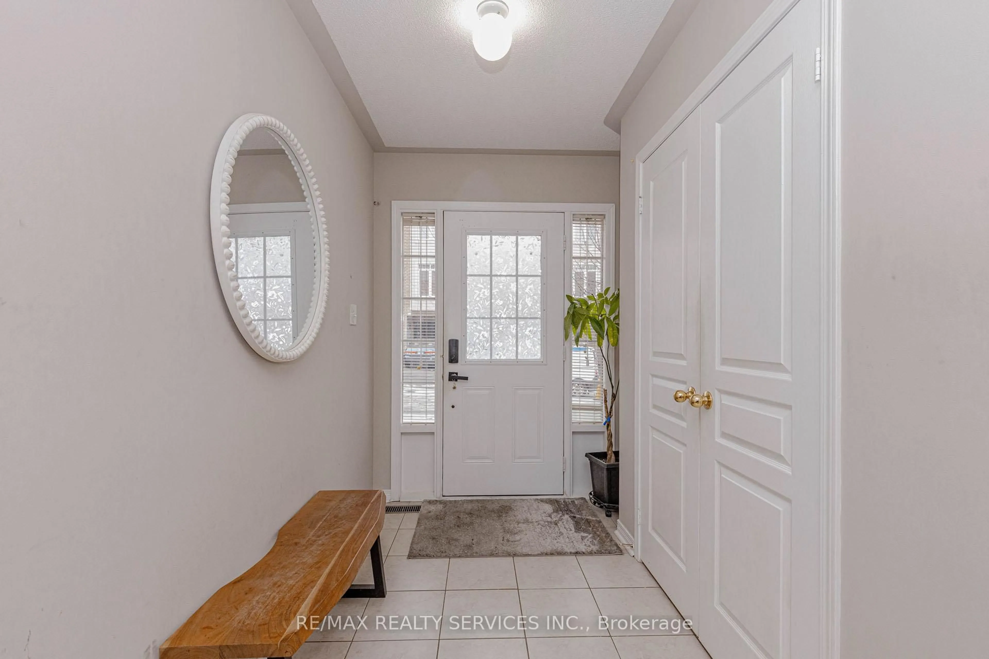 Indoor entryway for 47 Curran Hall Cres, Toronto Ontario M1G 0A1