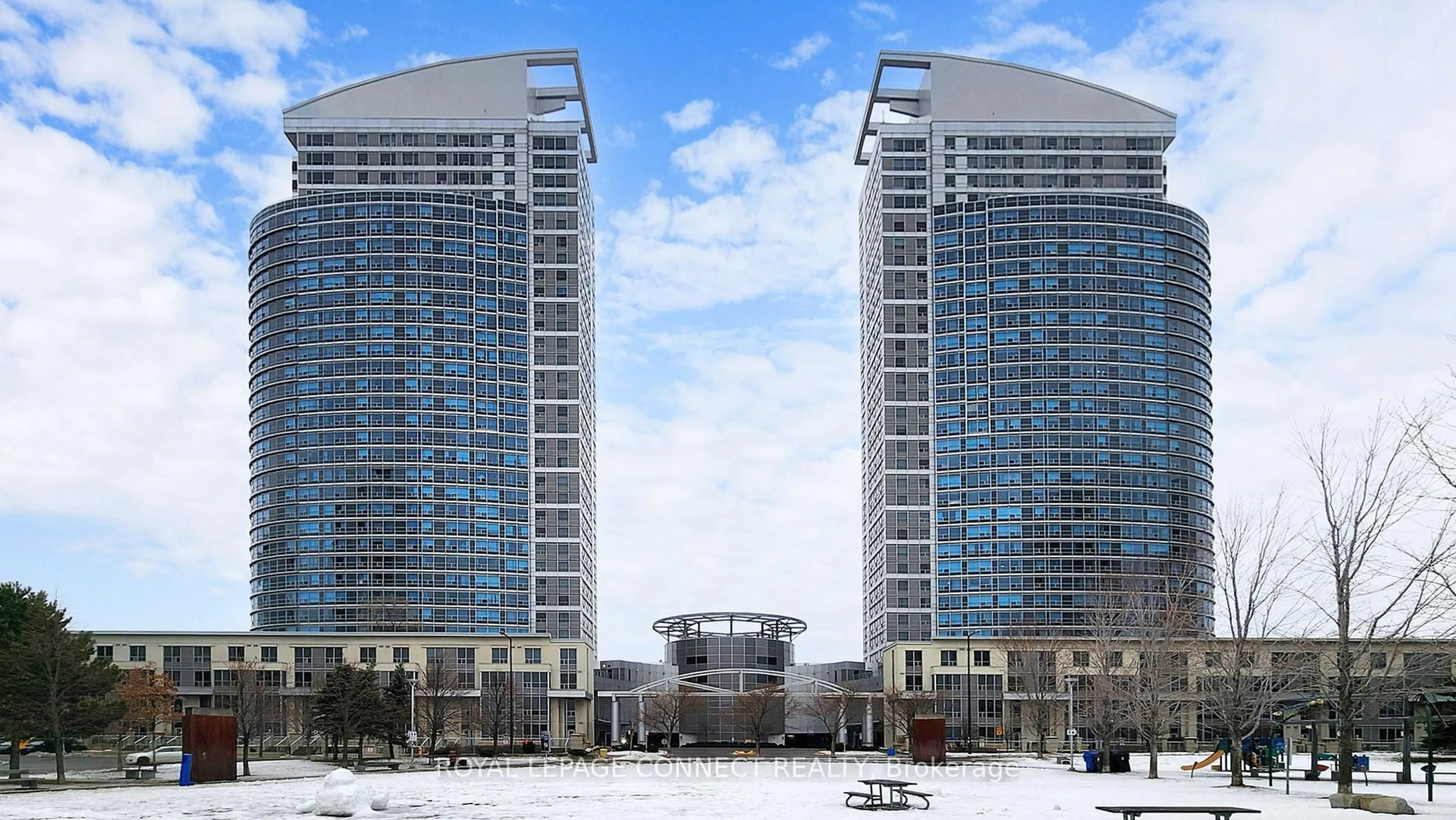 Indoor foyer for 36 Lee Centre Dr #3111, Toronto Ontario M1H 3J1