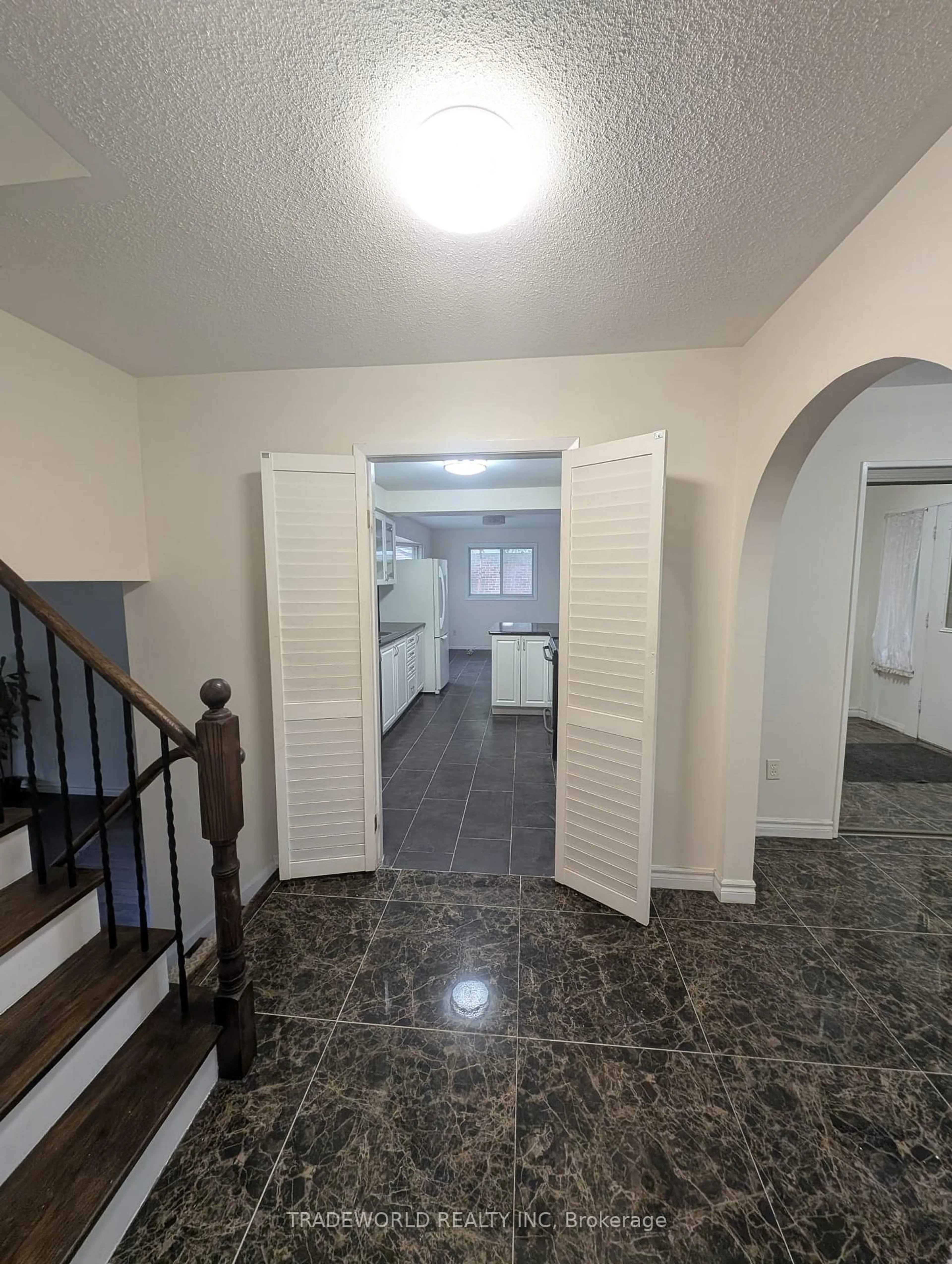 Indoor foyer for 7 Fluellen Dr, Toronto Ontario M1W 2B2