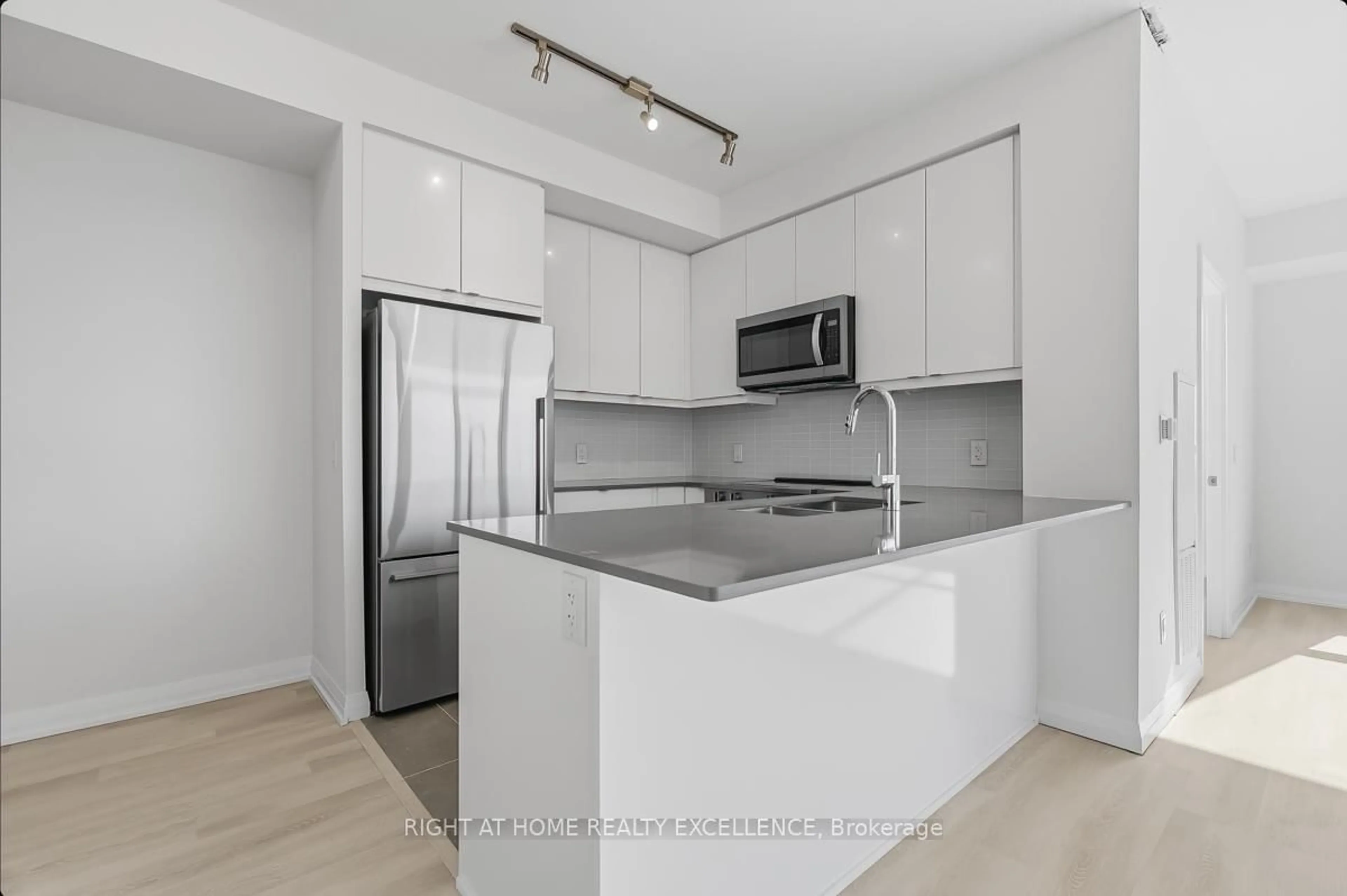 Standard kitchen, unknown for 3270 SHEPPARD Ave #1824, Toronto Ontario M1T 3K3
