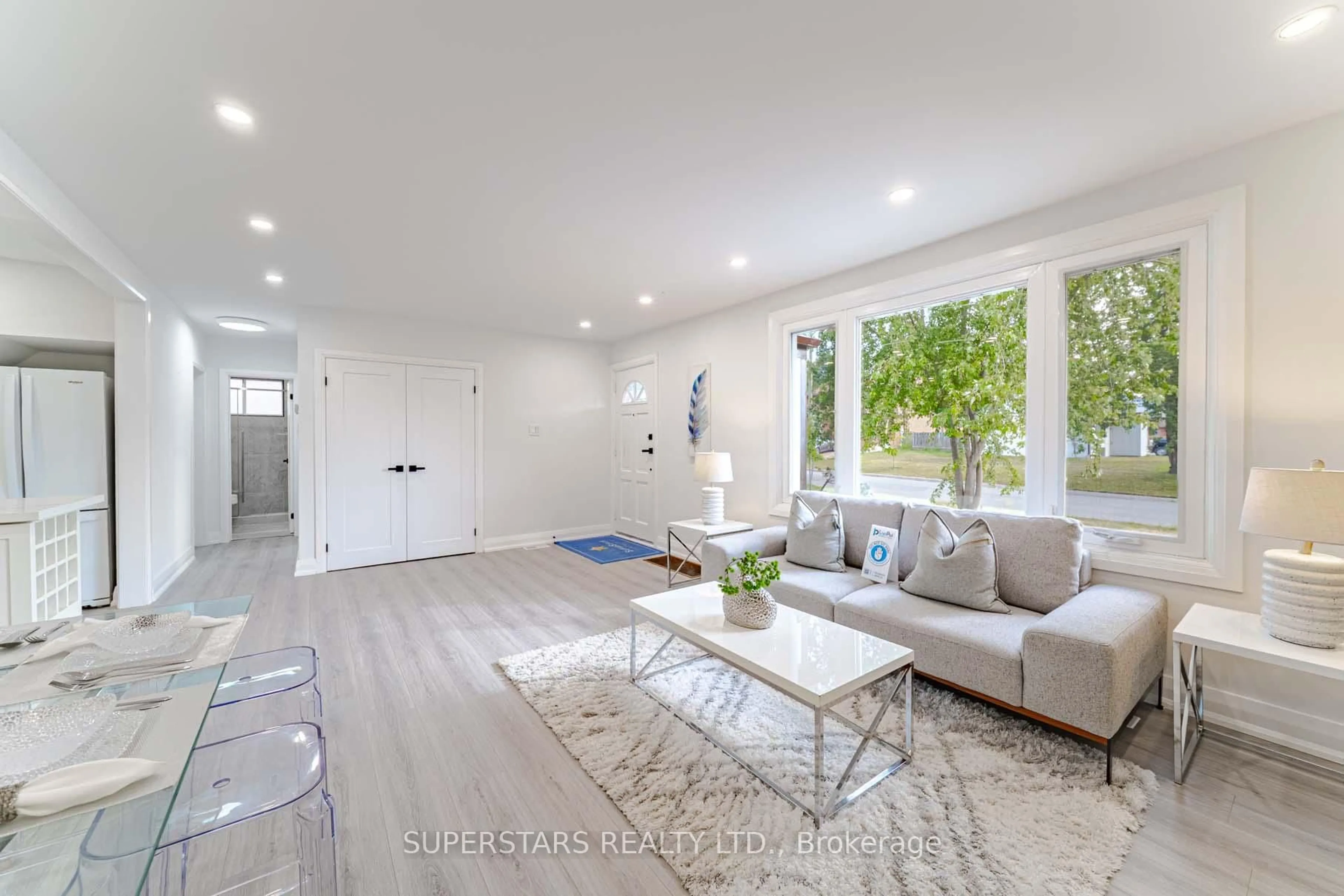 Living room with furniture, unknown for 88 Castle Hill Dr, Toronto Ontario M1T 2Y5