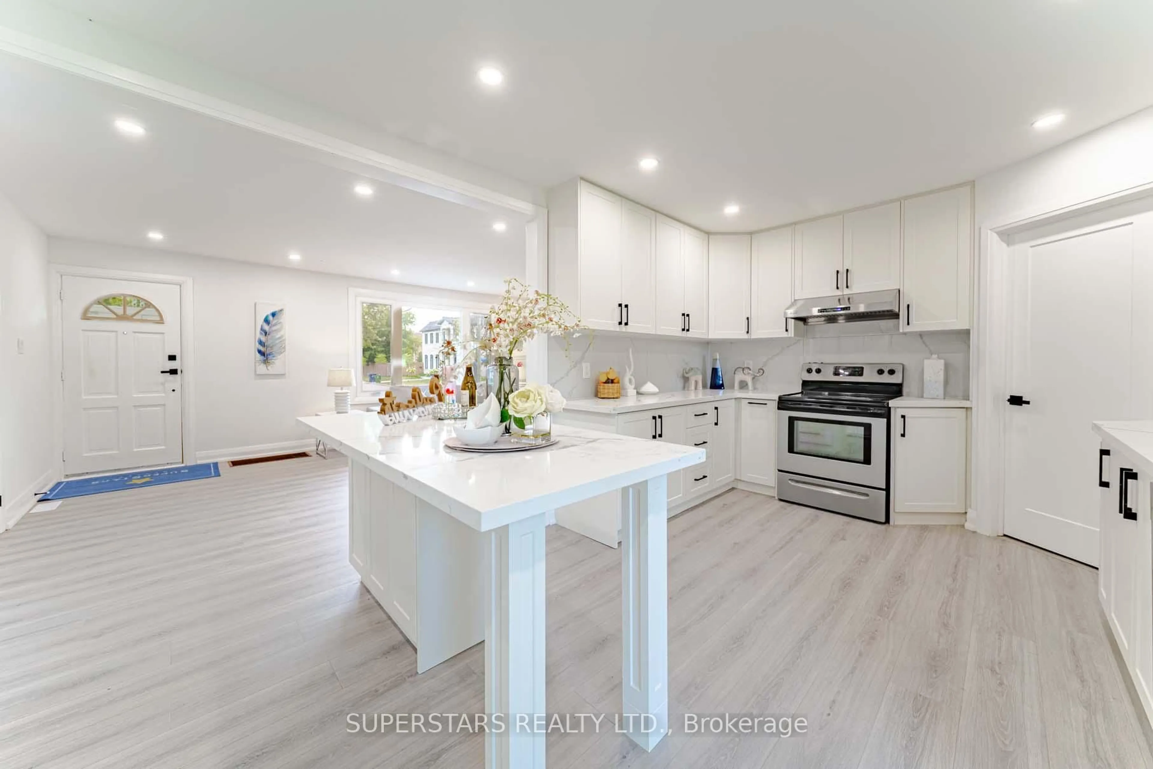 Open concept kitchen, ceramic/tile floor for 88 Castle Hill Dr, Toronto Ontario M1T 2Y5