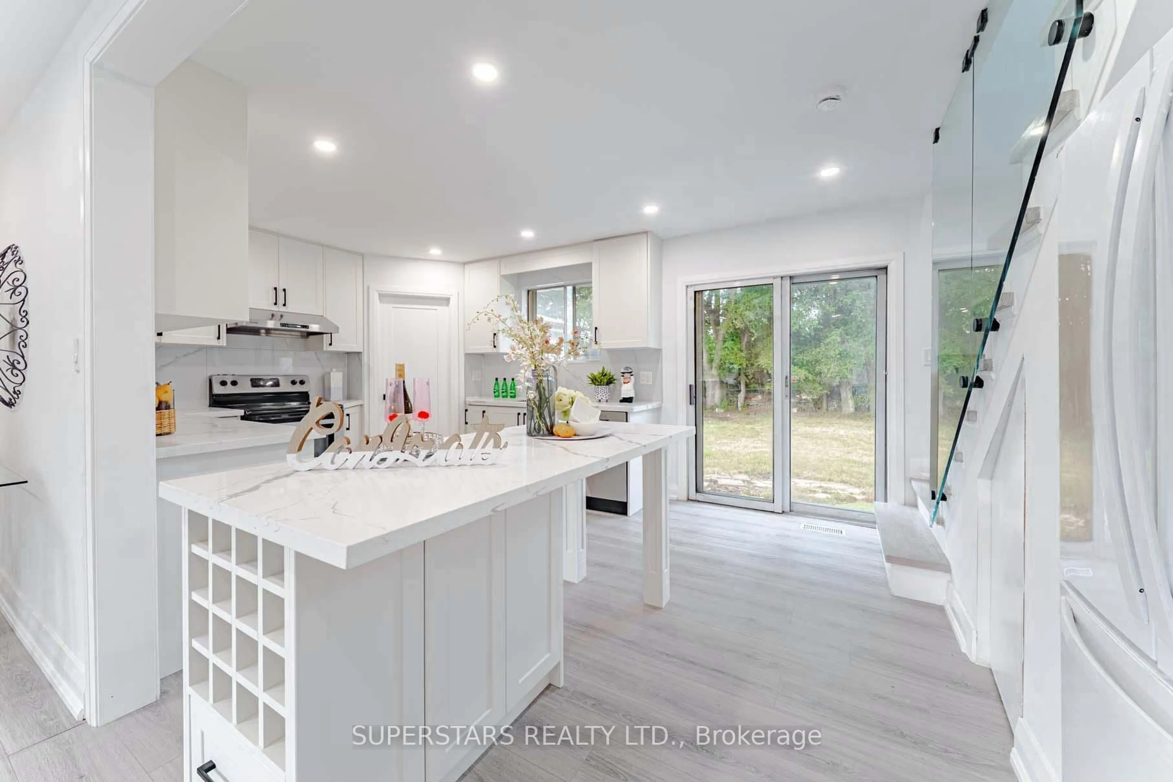 Open concept kitchen, ceramic/tile floor for 88 Castle Hill Dr, Toronto Ontario M1T 2Y5