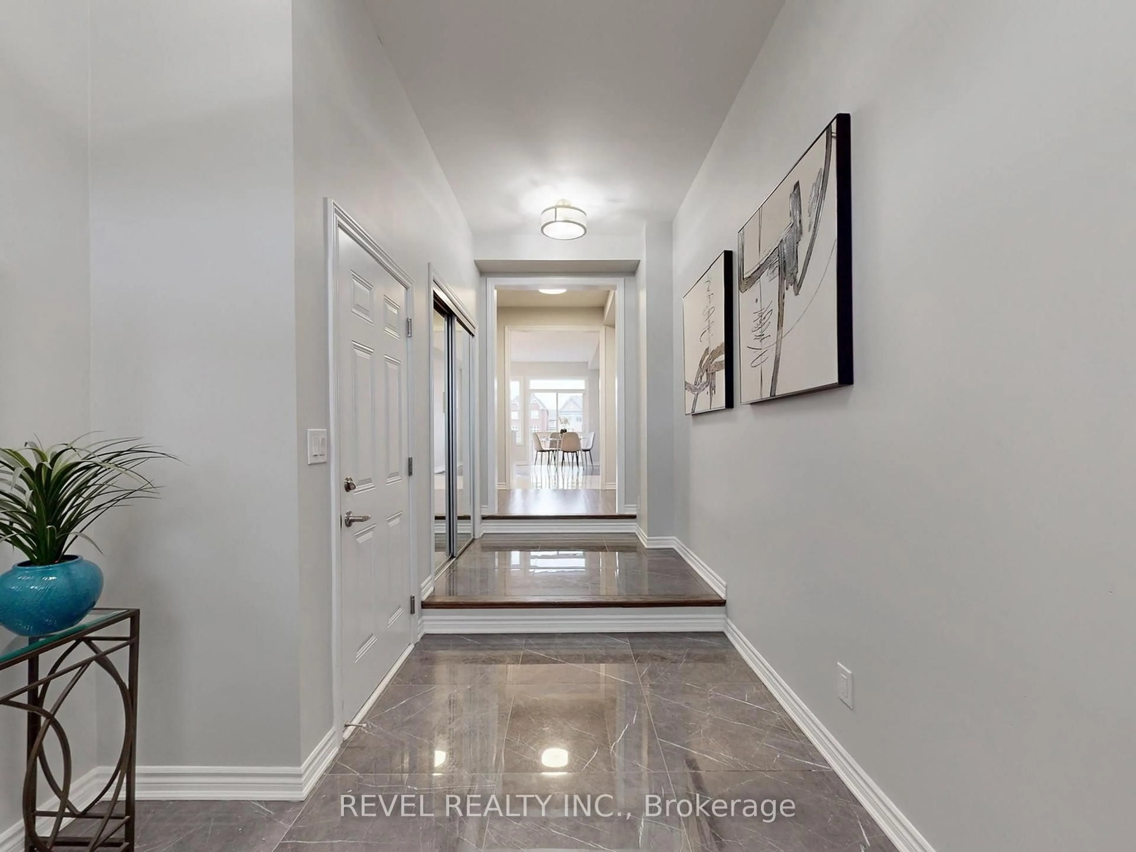 Indoor entryway for 4 Paradise Way, Whitby Ontario L1R 0R7