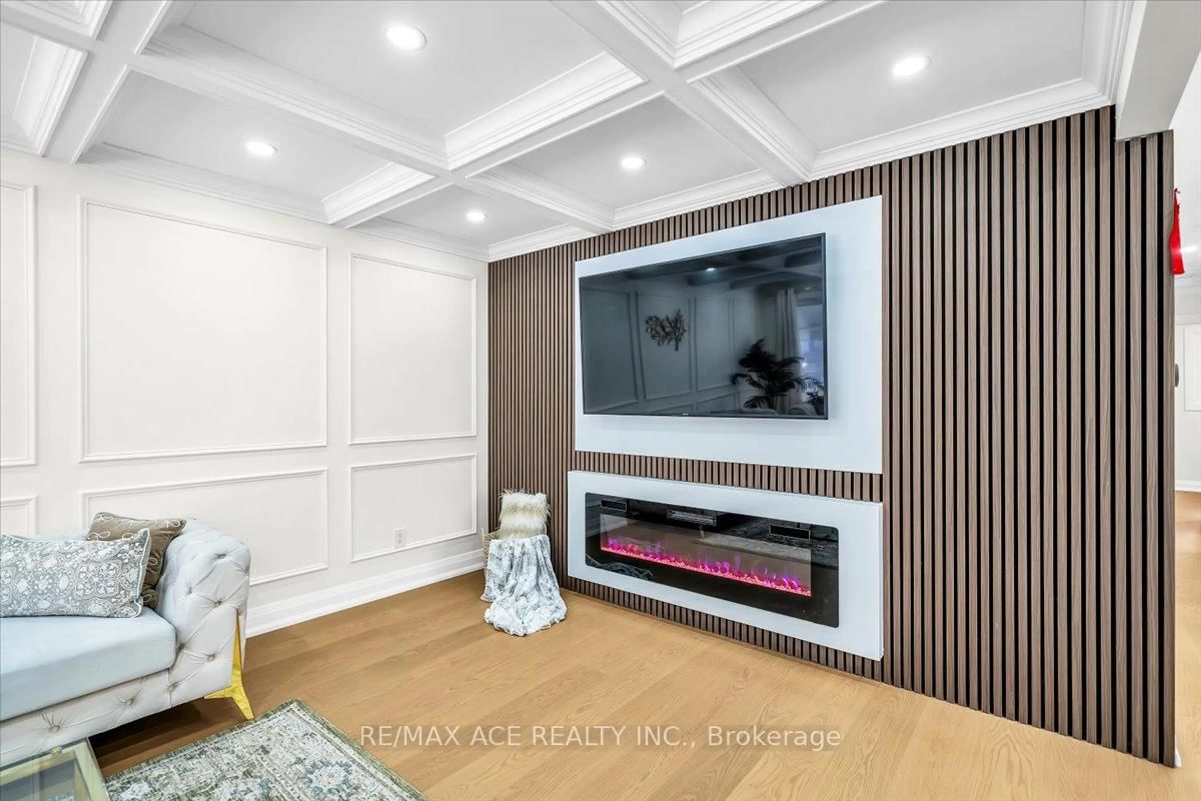 Home theater for 265 Gibbons St, Oshawa Ontario L1J 4Y5