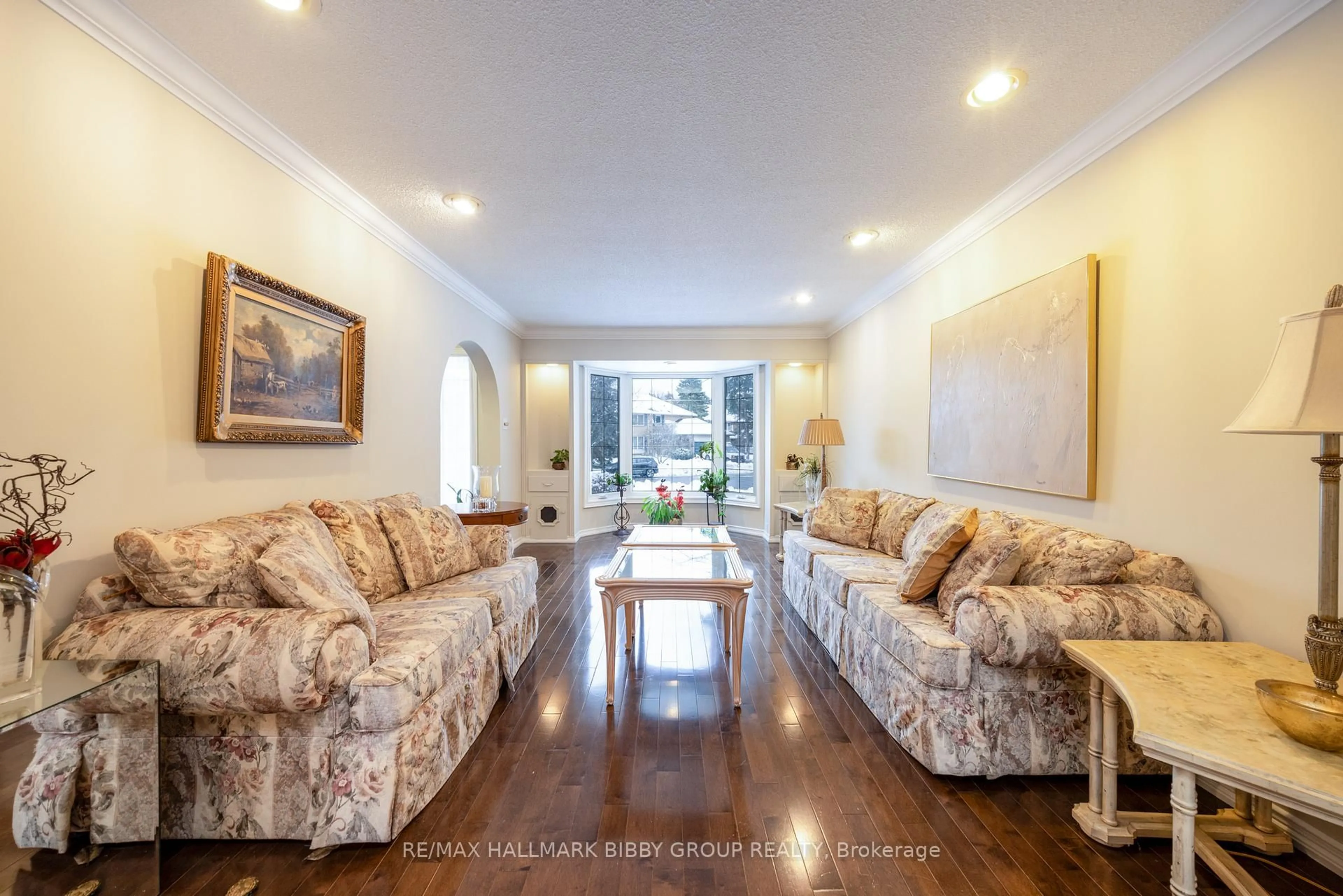 Living room with furniture, unknown for 9 Karen Ann Cres, Toronto Ontario M1G 1M3