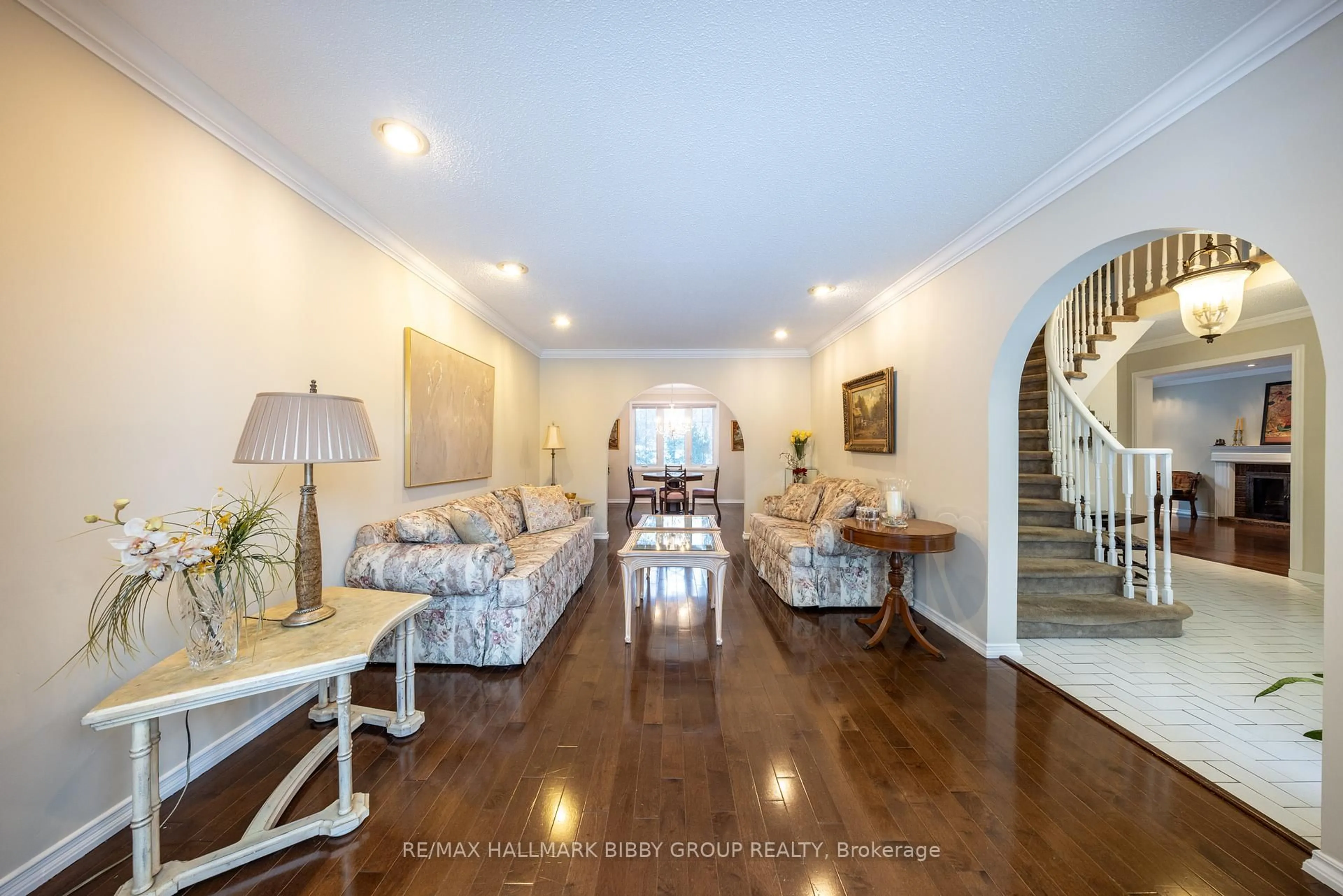 Unknown for 9 Karen Ann Cres, Toronto Ontario M1G 1M3