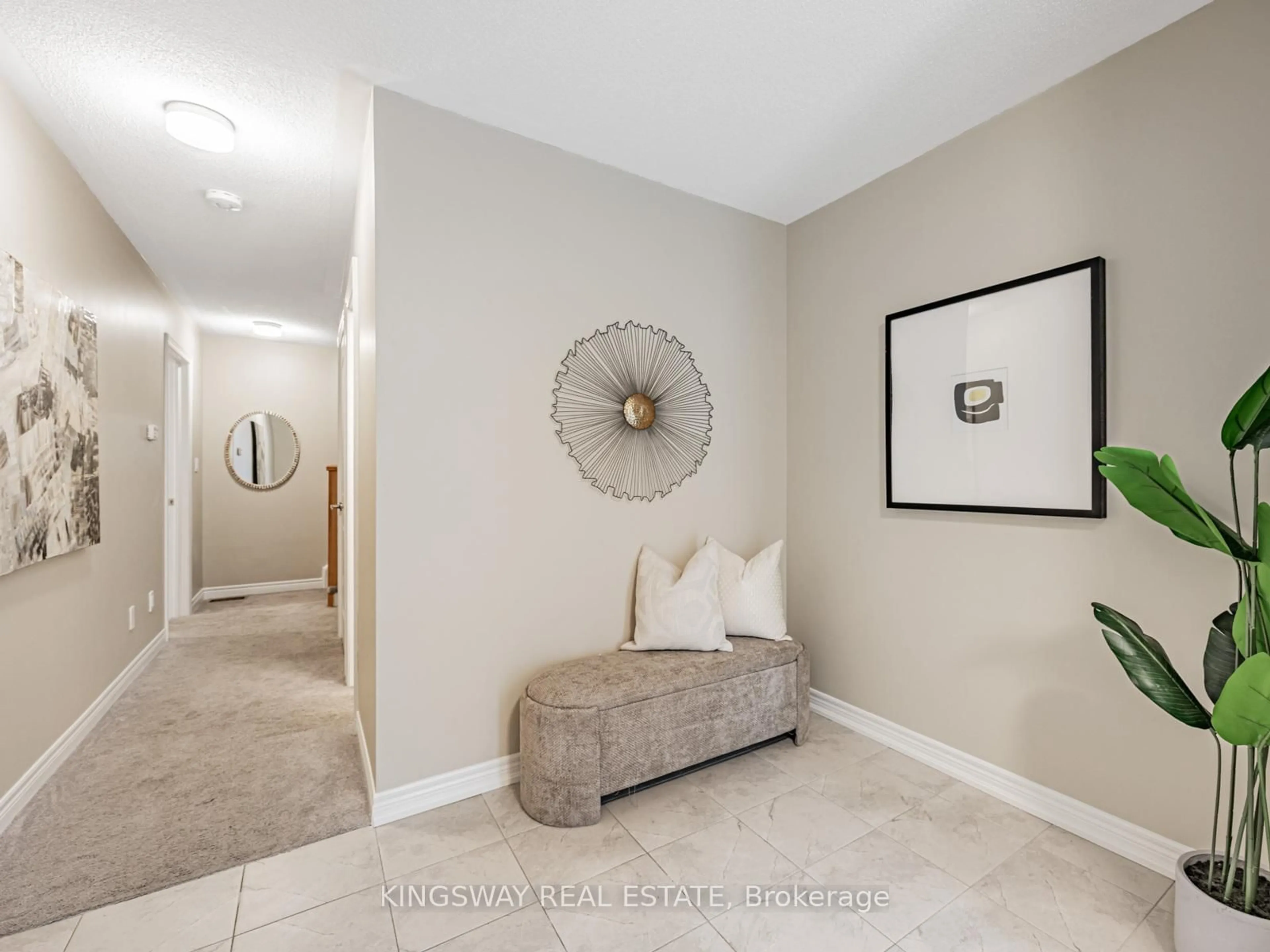 Indoor entryway for 1104 Lockie Dr, Oshawa Ontario L1L 0R9