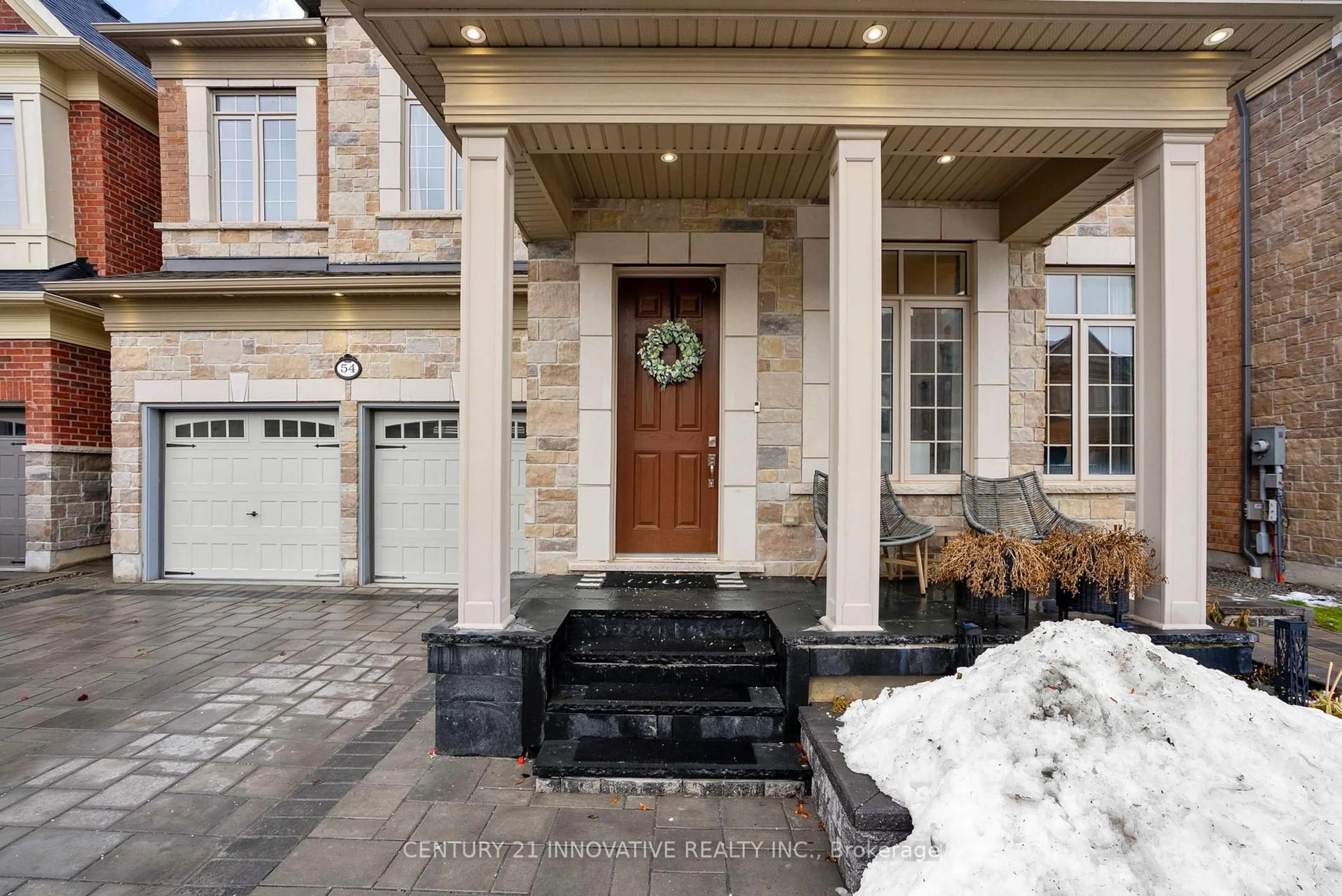 Indoor entryway for 54 Blenheim Circ, Whitby Ontario L1P 0E2