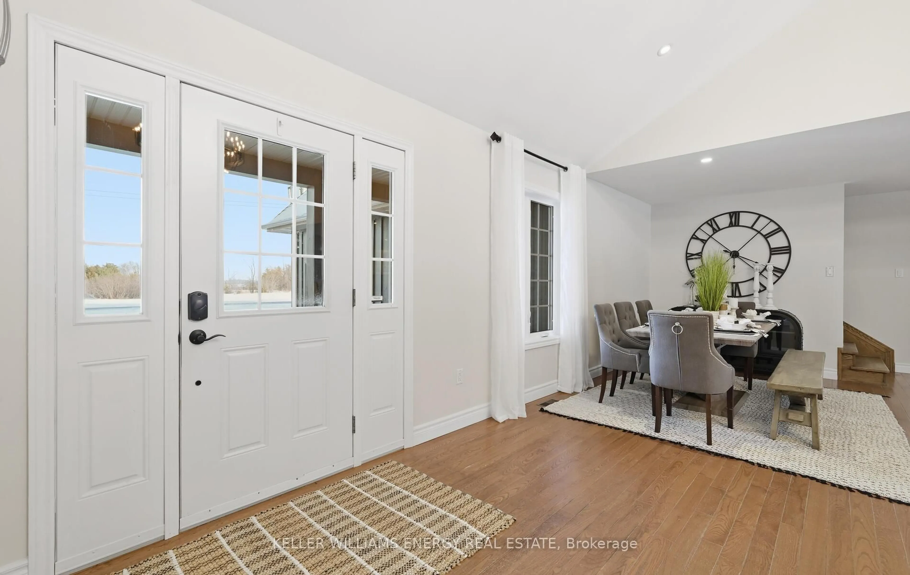 Indoor entryway for 60 Davidge Dr, Scugog Ontario L9L 1B6