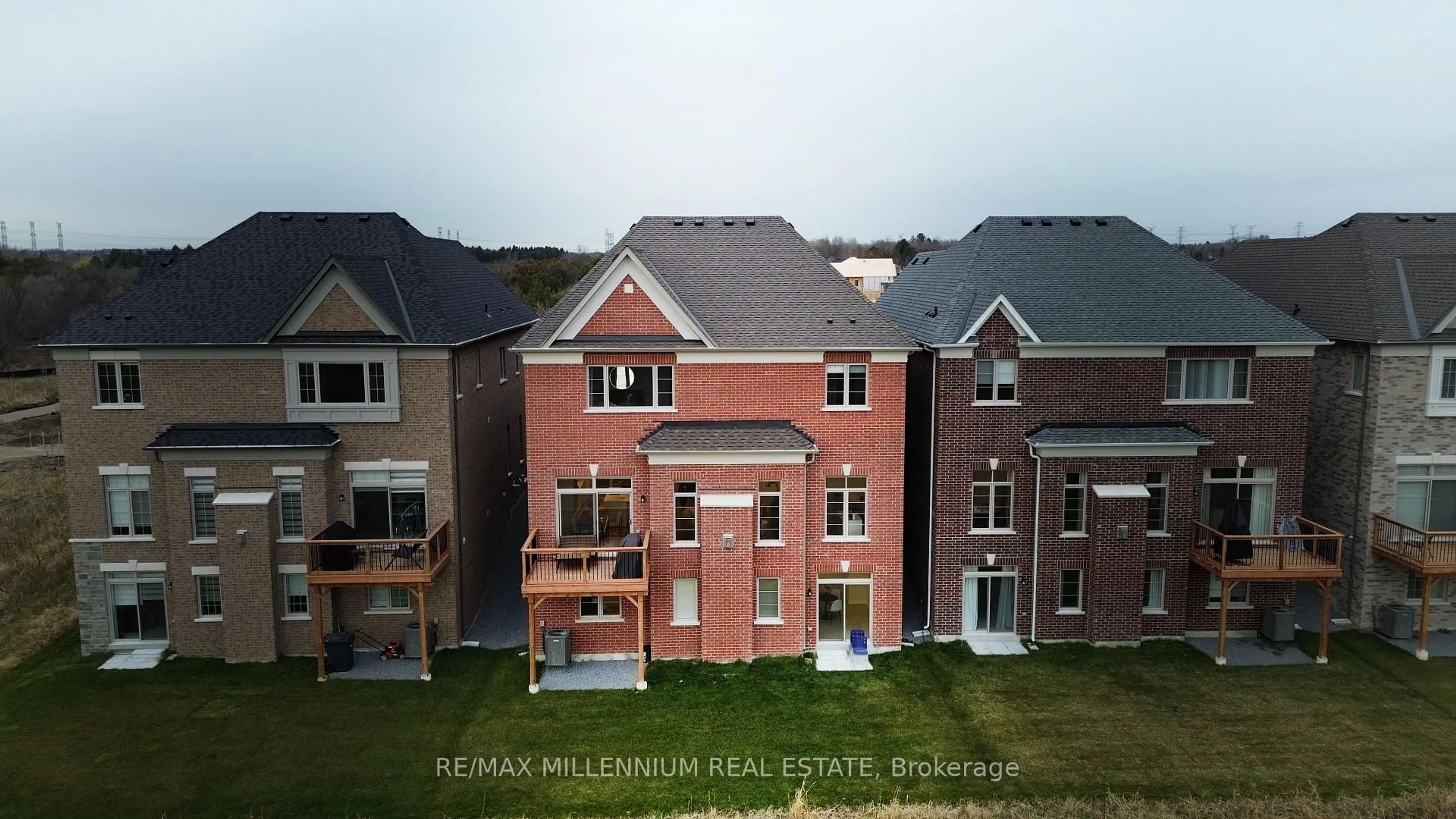 A pic from outside/outdoor area/front of a property/back of a property/a pic from drone, unknown for 7 Spring Garden Crt, Whitby Ontario L1P 1Y4