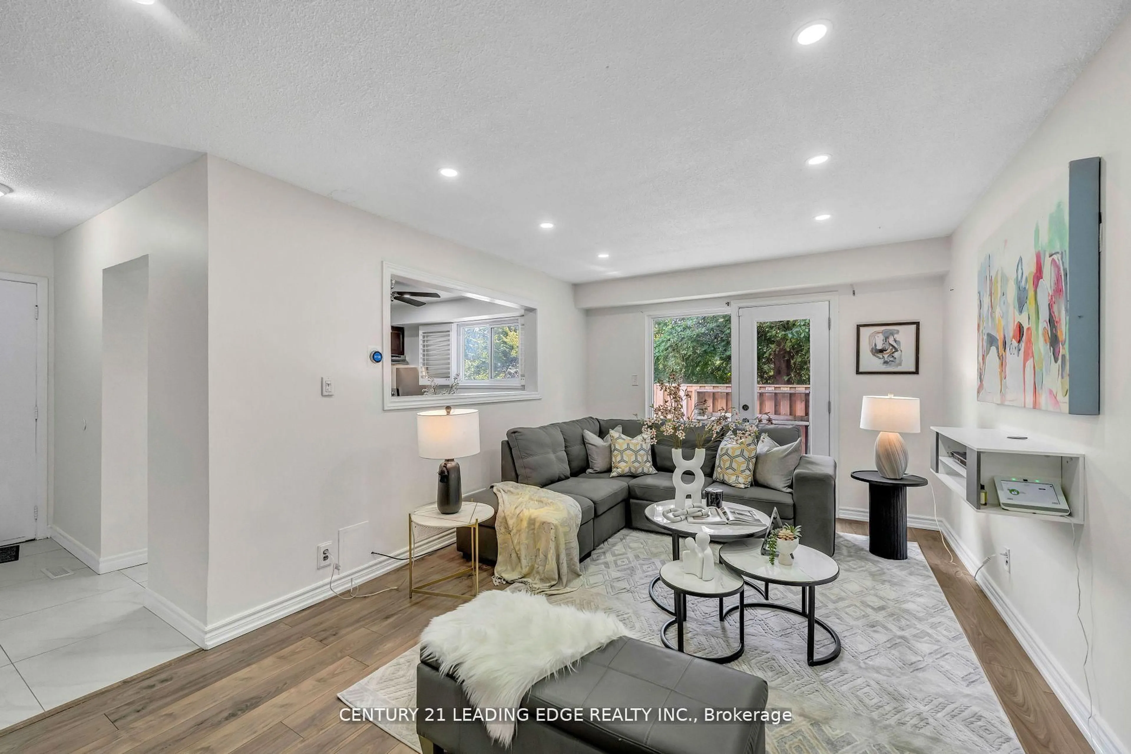 Living room with furniture, unknown for 730 Cedar St #19, Oshawa Ontario L1H 4M6