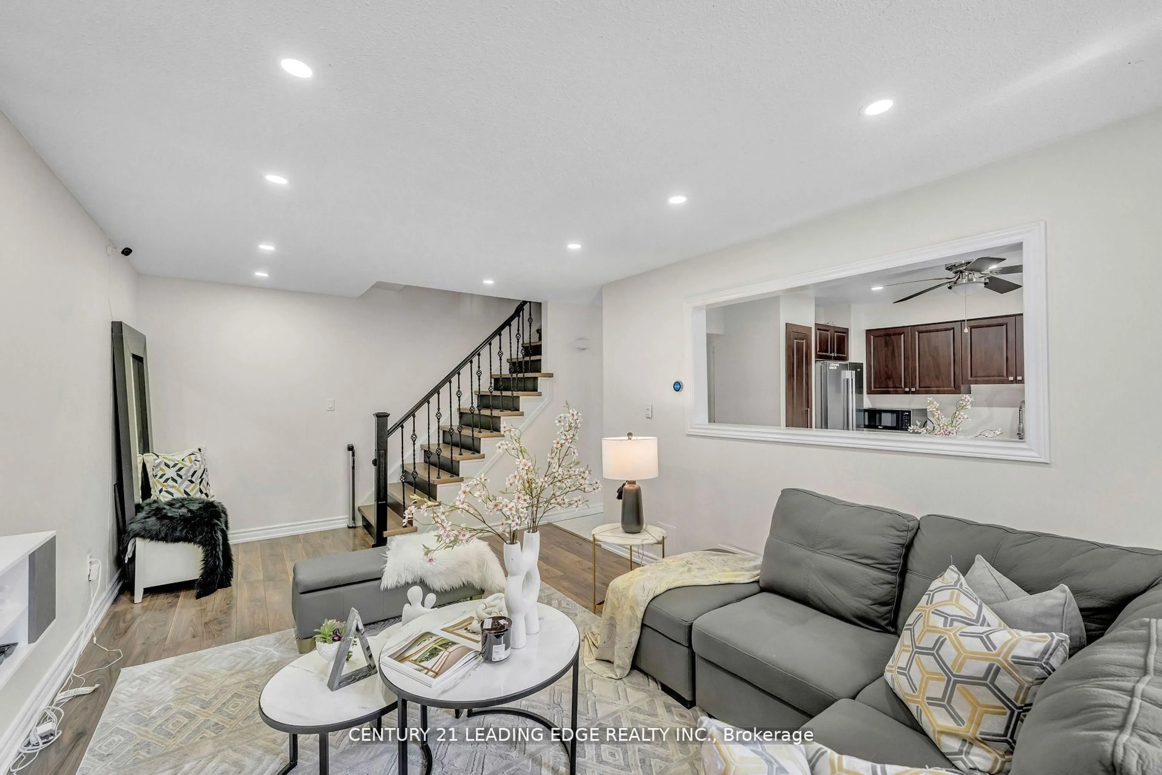 Living room with furniture, unknown for 730 Cedar St #19, Oshawa Ontario L1H 4M6