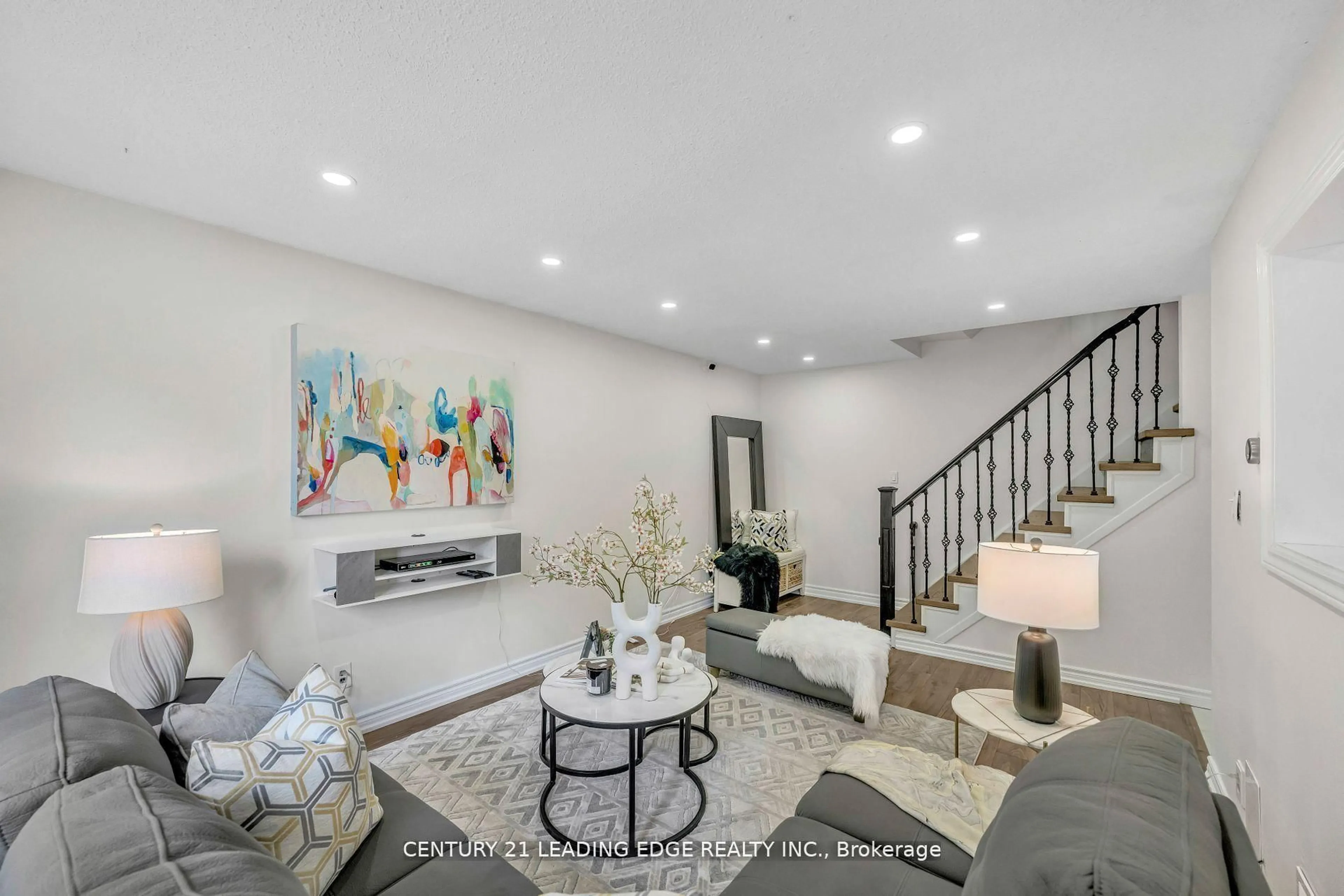 Living room with furniture, unknown for 730 Cedar St #19, Oshawa Ontario L1H 4M6