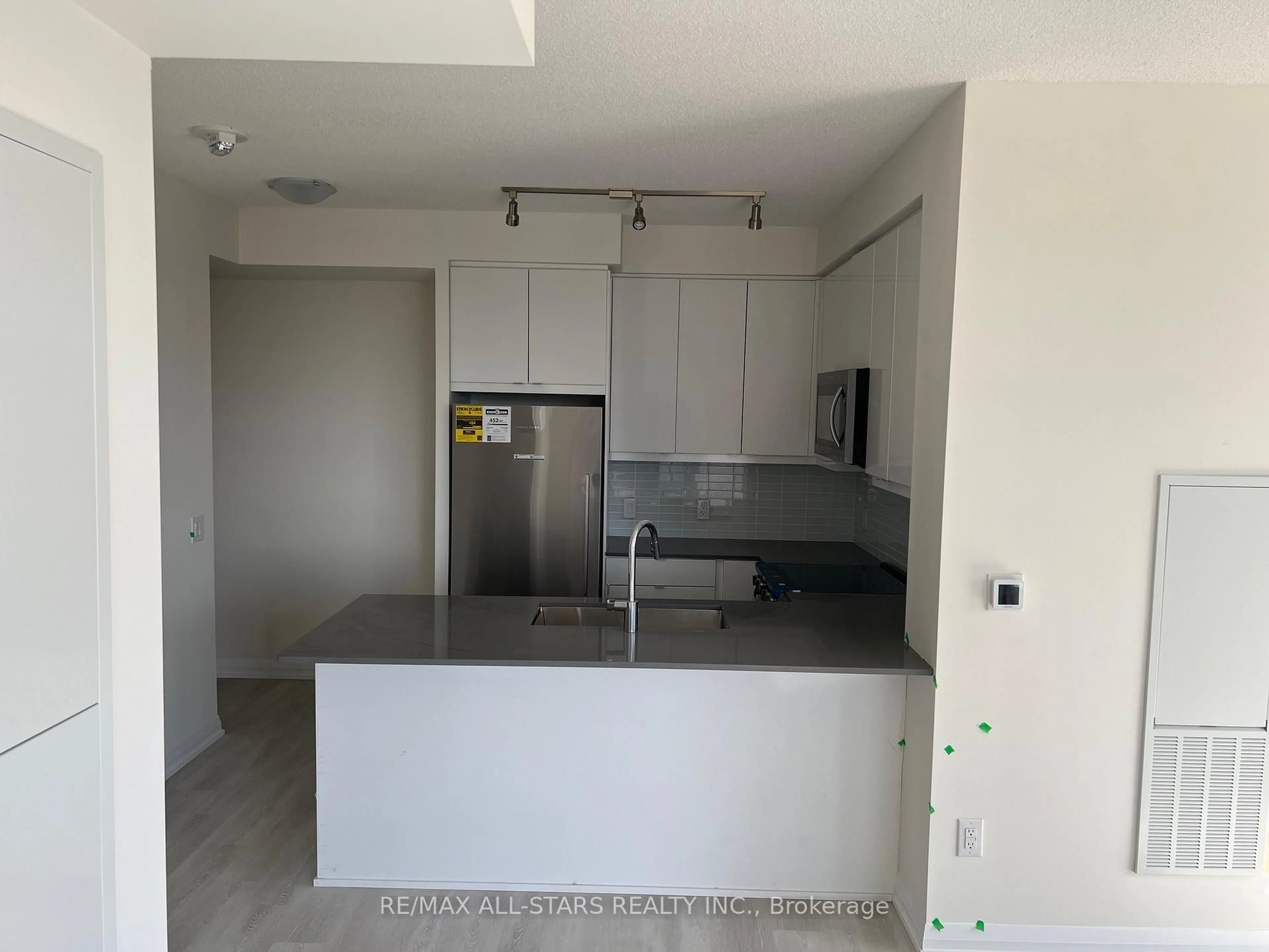 Standard kitchen, unknown for 3270 Sheppard Ave #1124, Toronto Ontario M1T 3K3