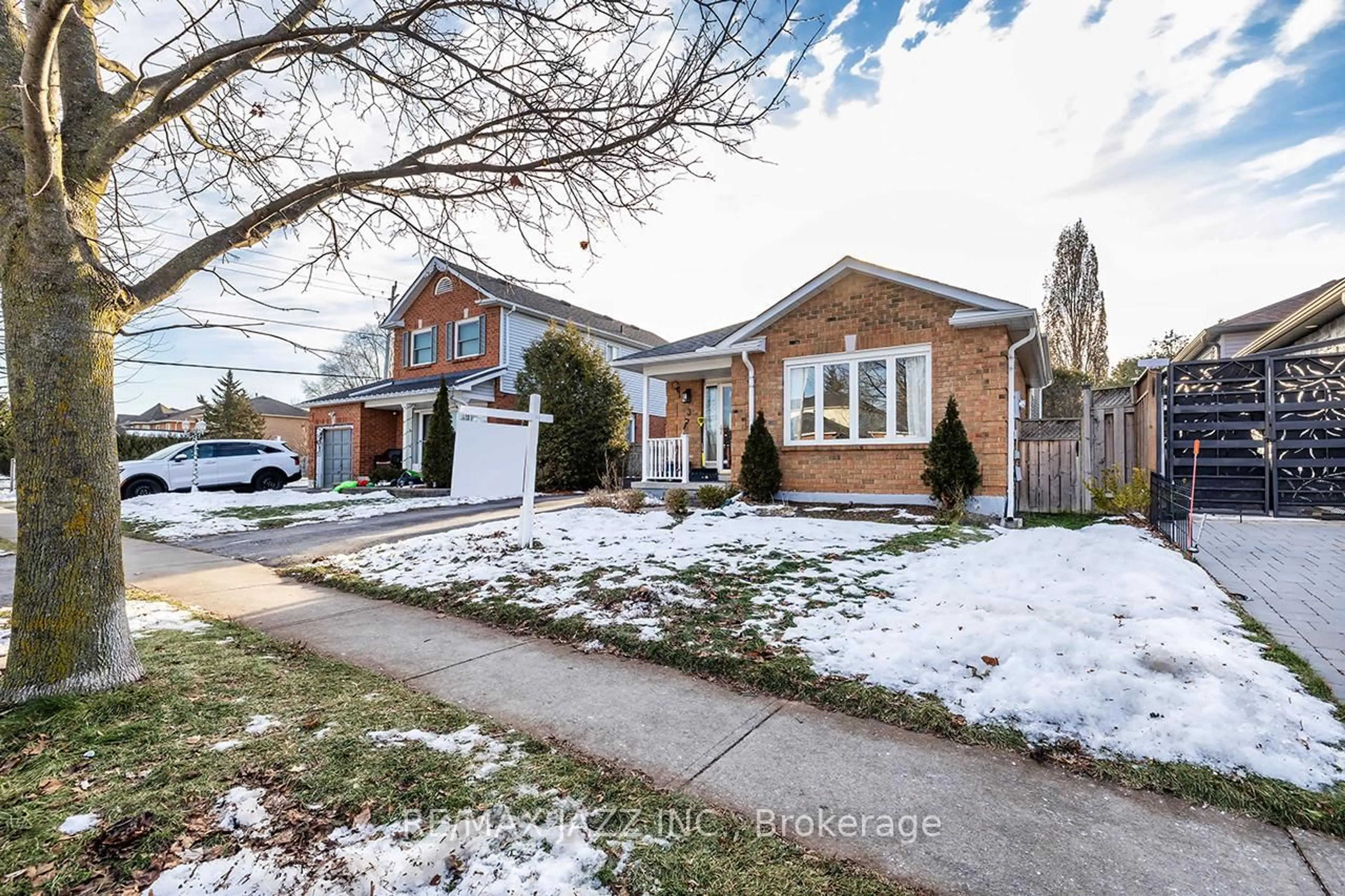 Home with brick exterior material, street for 3 Devondale St, Clarington Ontario L1E 1S2