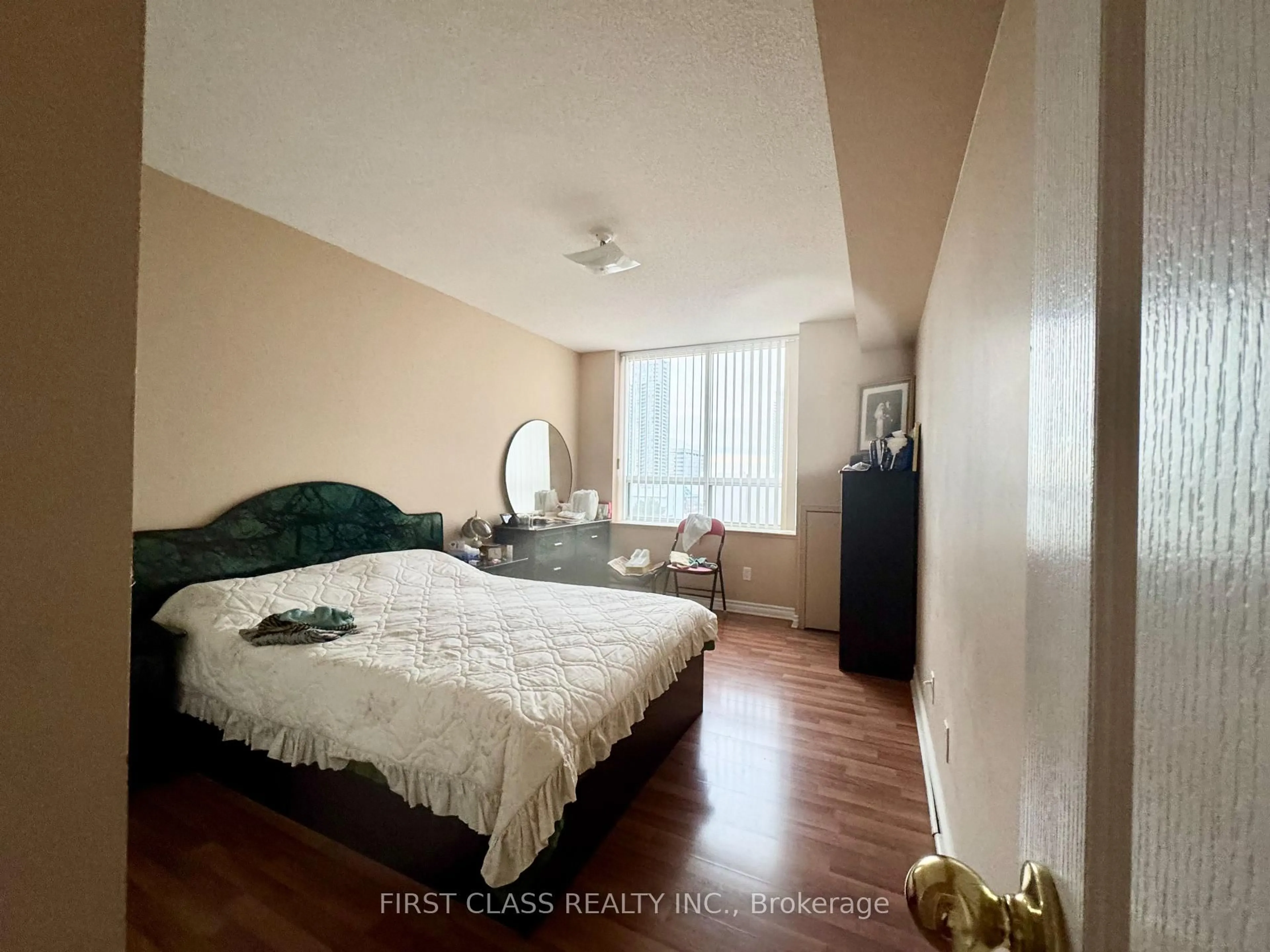 A pic of a room for 115 Omni Dr #807, Toronto Ontario M1P 5B4