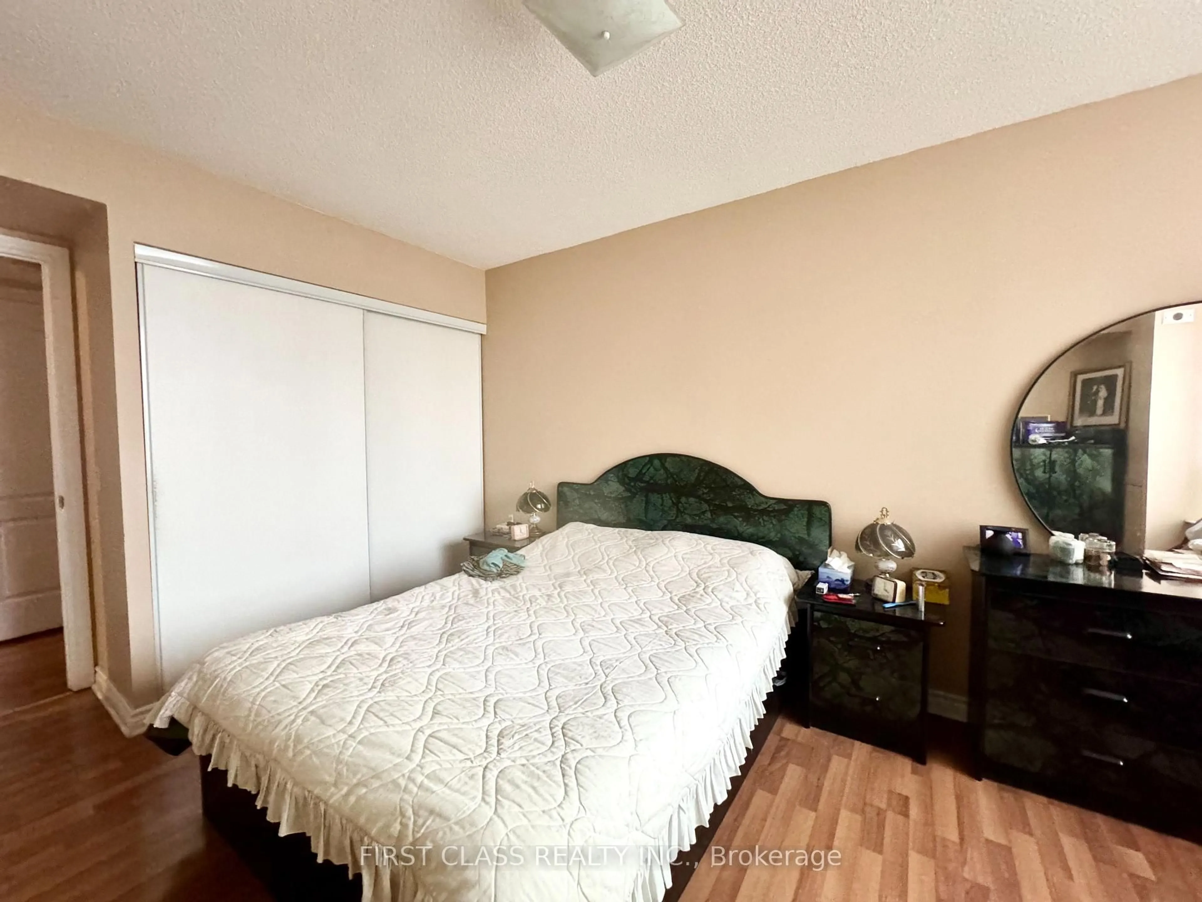 A pic of a room for 115 Omni Dr #807, Toronto Ontario M1P 5B4