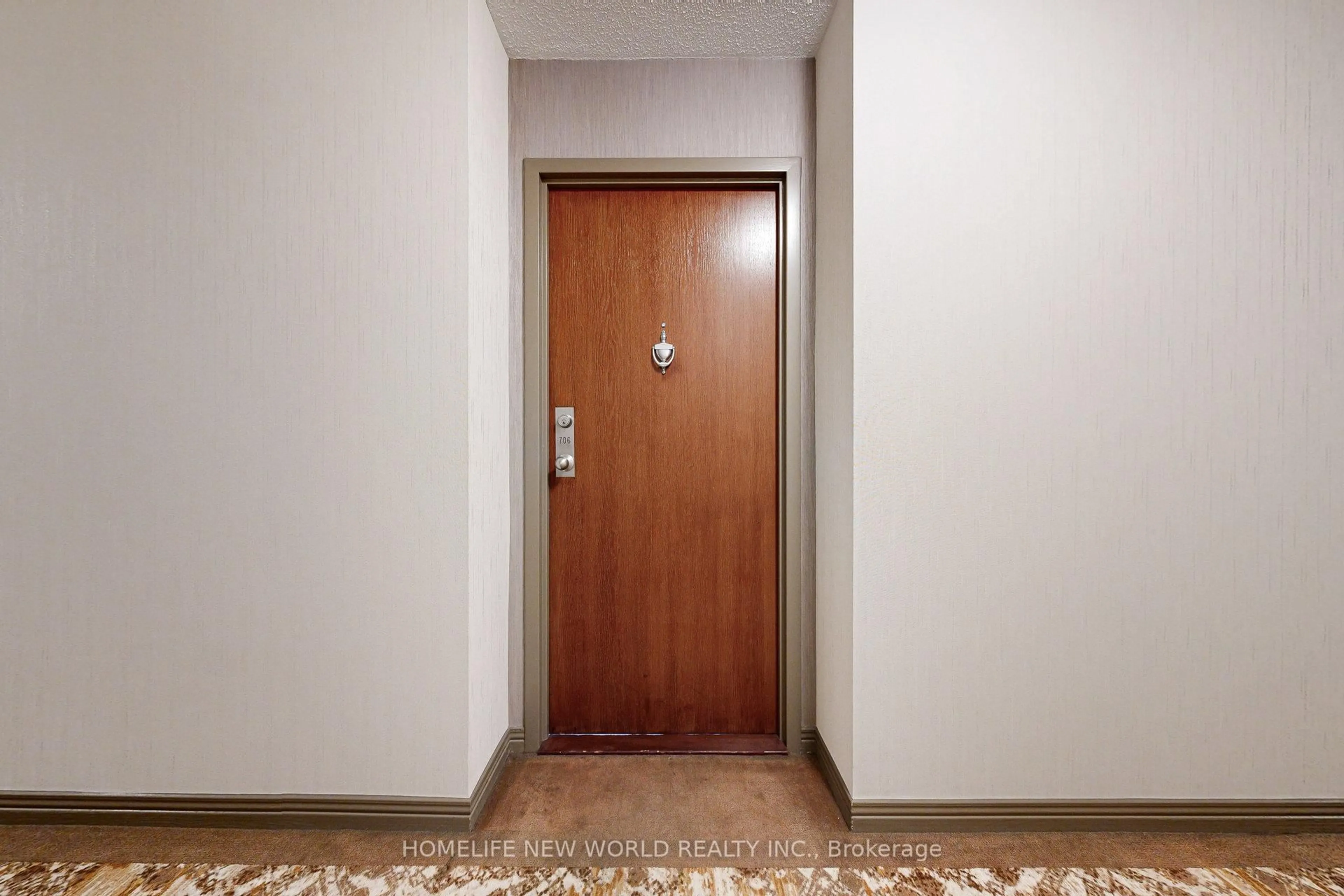 Indoor foyer for 711 Rossland Rd #706, Whitby Ontario L1N 8Z1