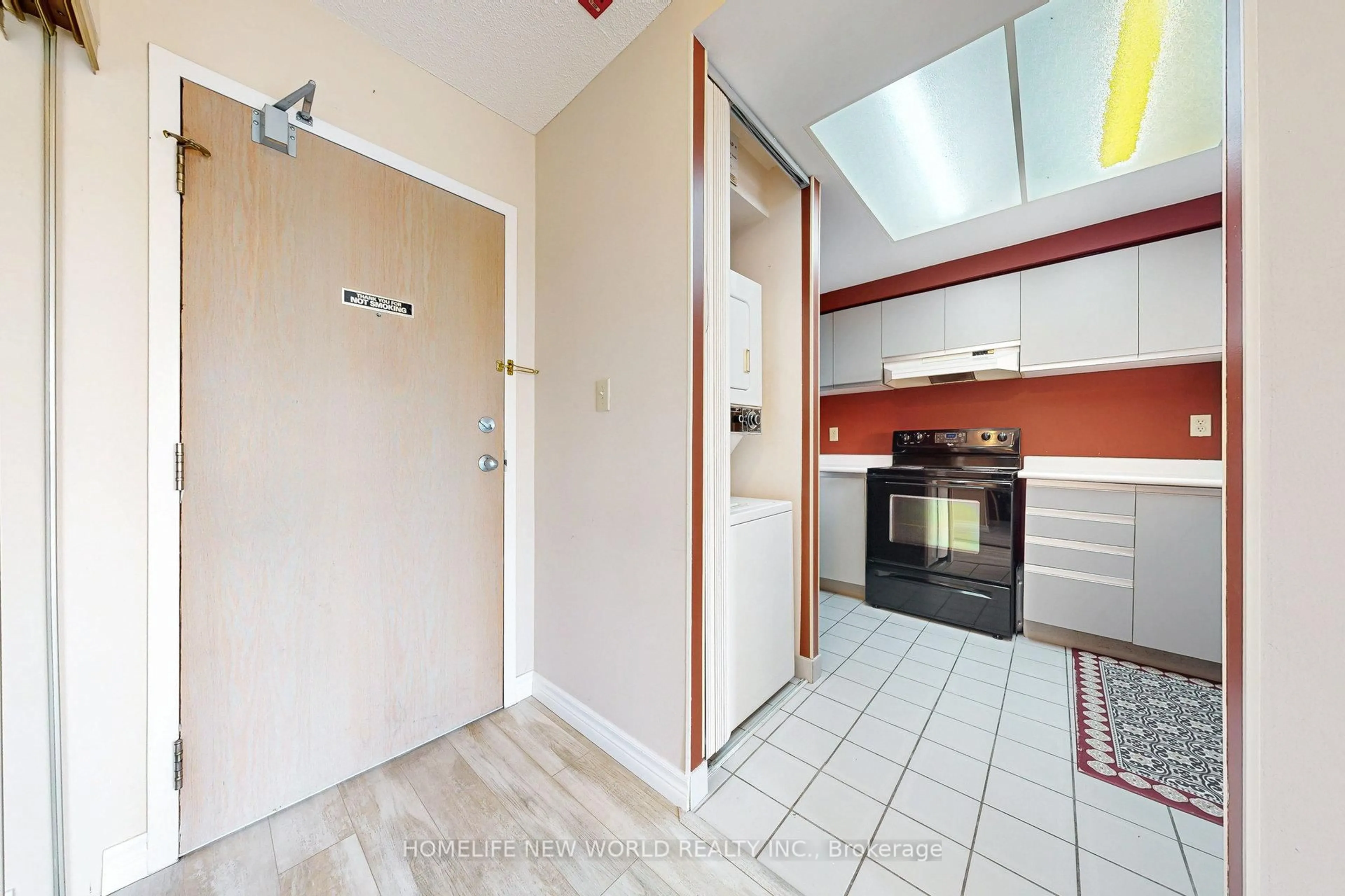 Standard kitchen, unknown for 711 Rossland Rd #706, Whitby Ontario L1N 8Z1