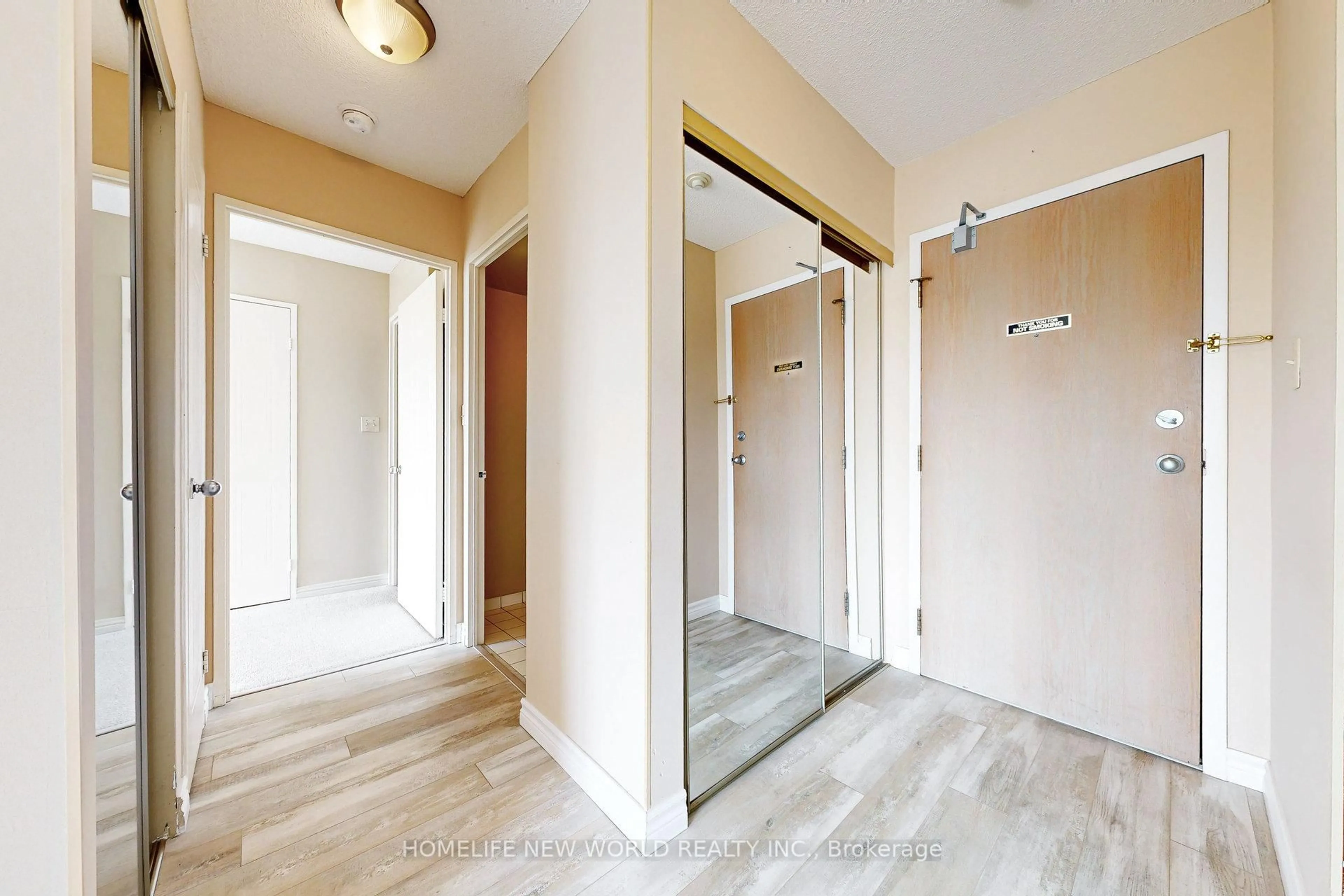 Indoor entryway for 711 Rossland Rd #706, Whitby Ontario L1N 8Z1