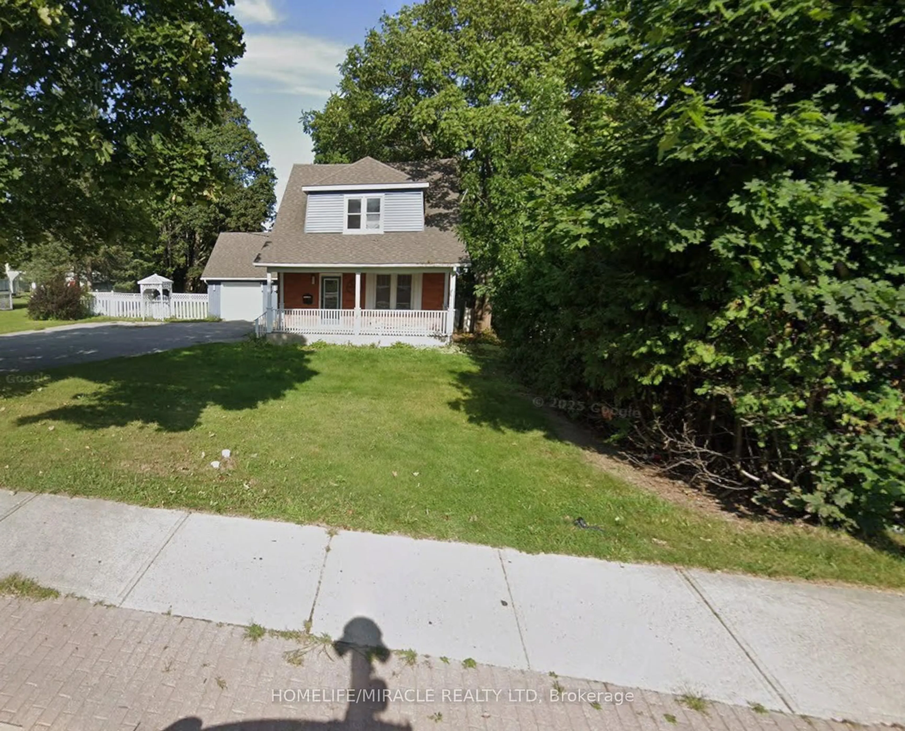 A pic from outside/outdoor area/front of a property/back of a property/a pic from drone, street for 83 Liberty St, Clarington Ontario L1C 2L8