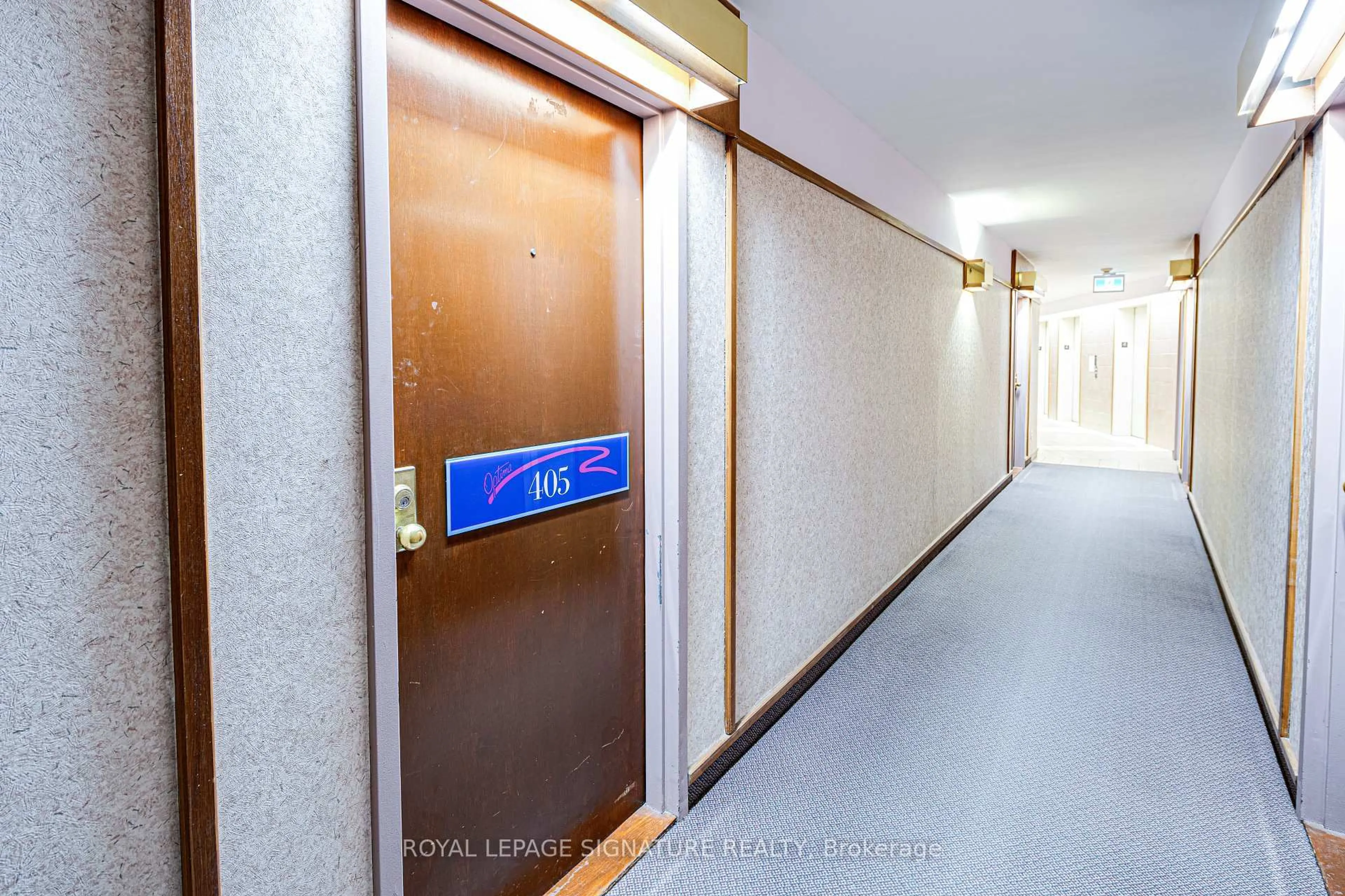 Indoor foyer for 150 Alton Towers Circ #405, Toronto Ontario M1V 4X7