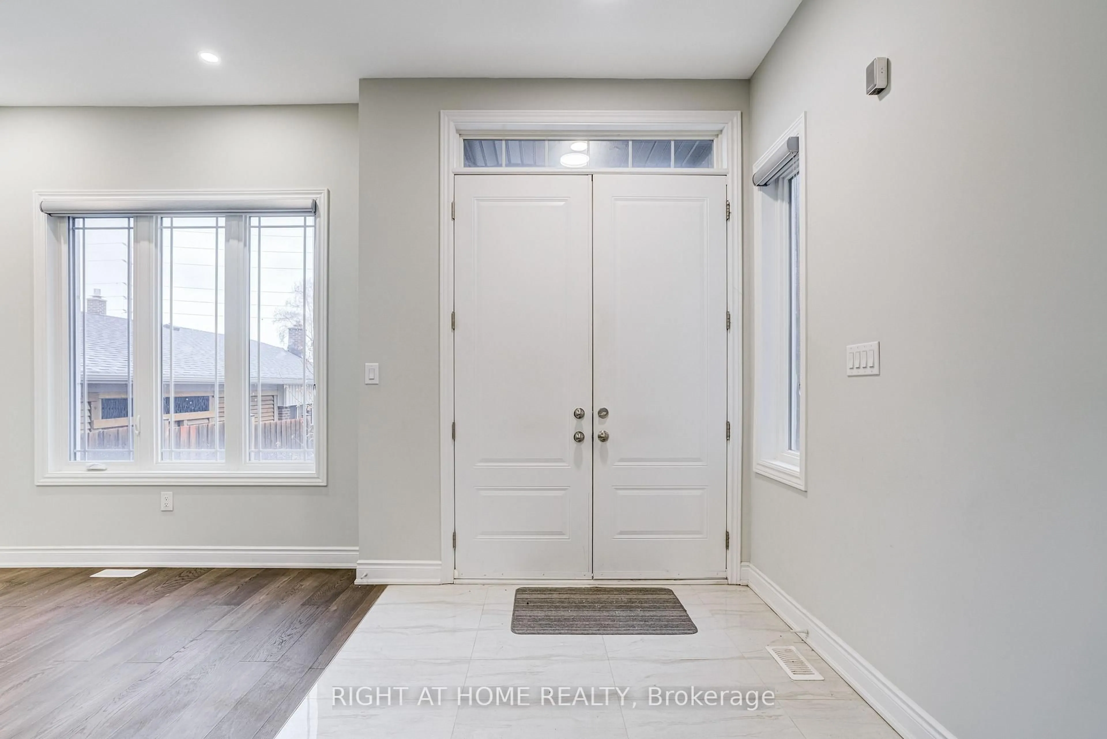 Indoor entryway for 487 Aztec Dr #7, Oshawa Ontario L1J 7S7