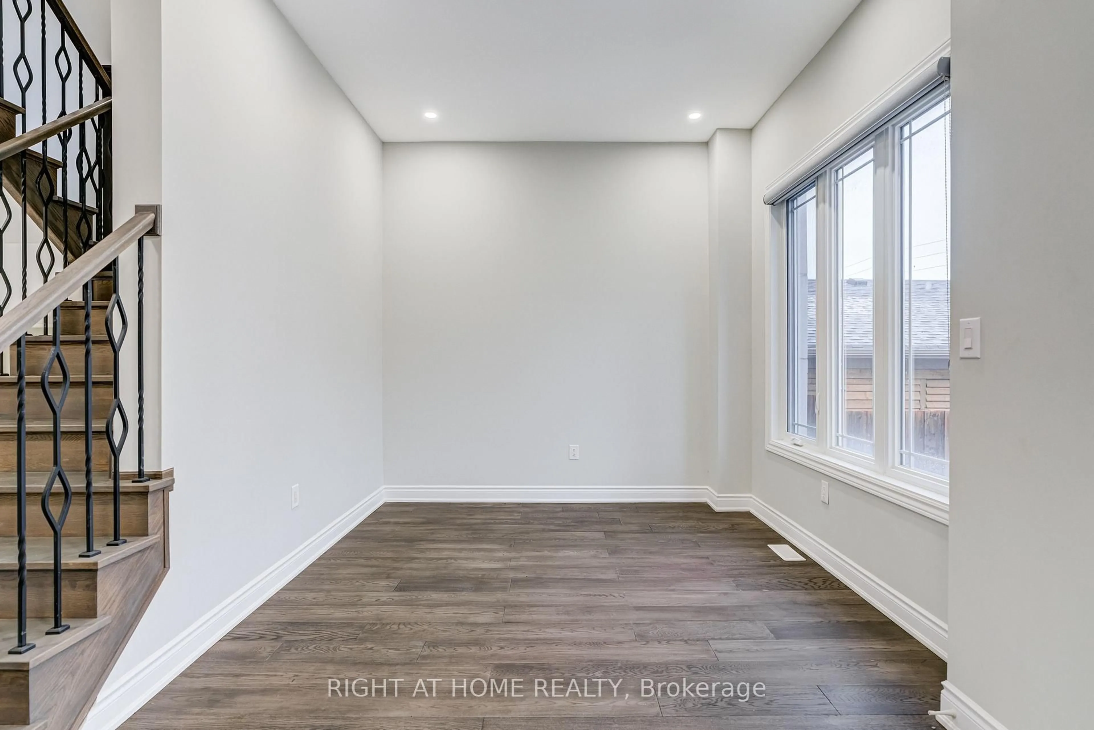 A pic of a room for 487 Aztec Dr #7, Oshawa Ontario L1J 7S7