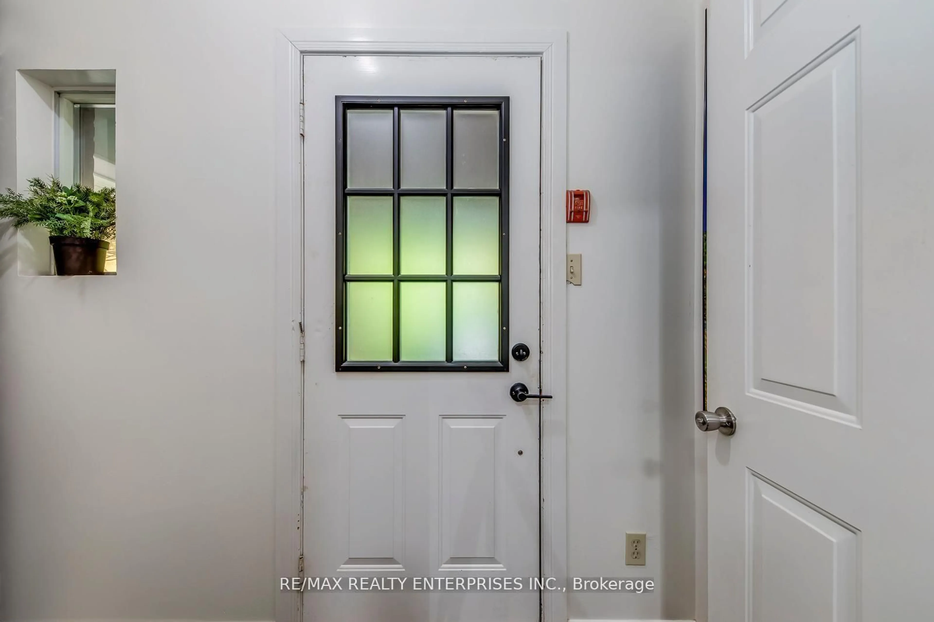 Indoor entryway for 92 Dixon Ave, Toronto Ontario M4L 1N7