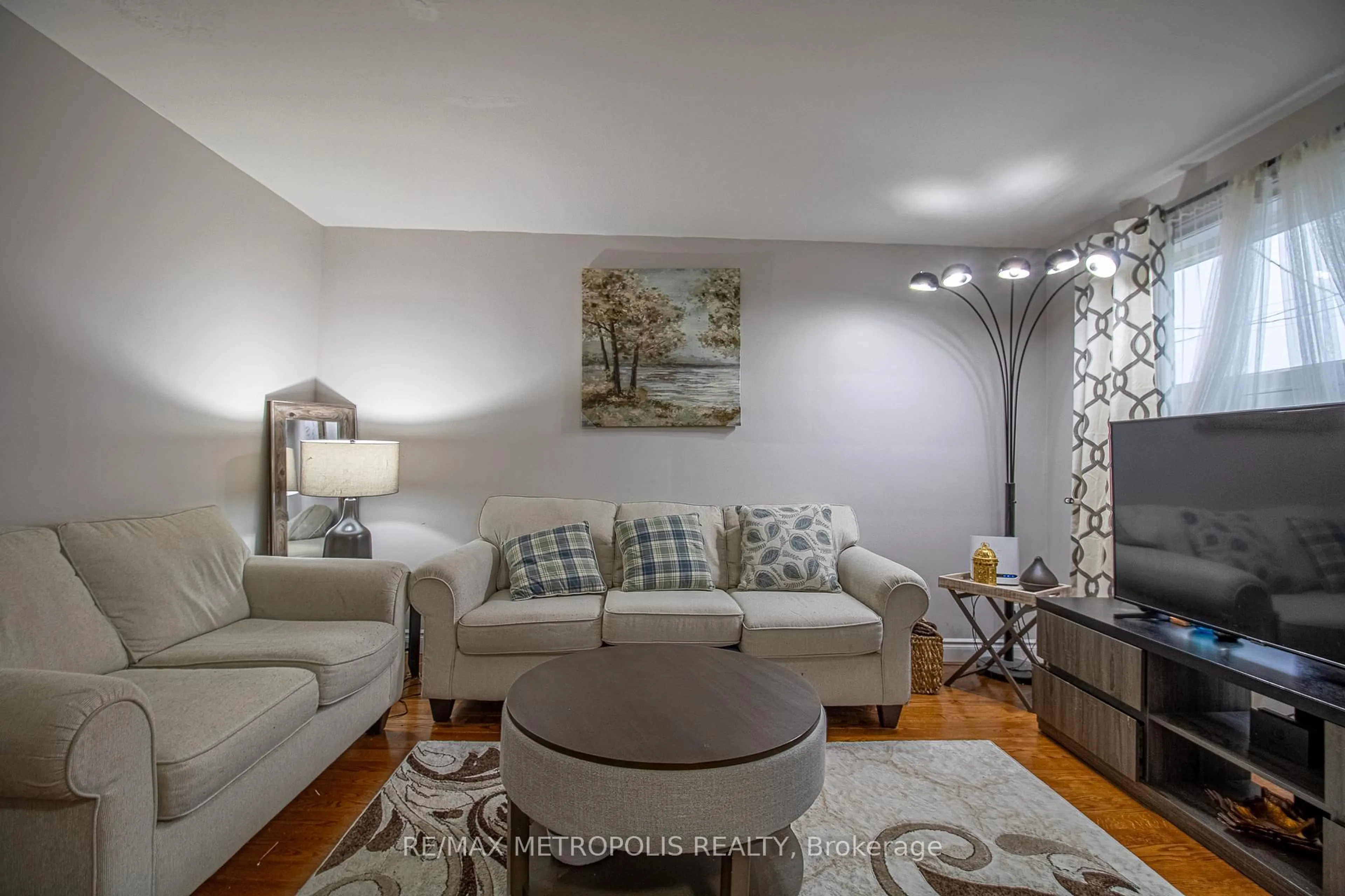 Living room with furniture, unknown for 1098 Cedar St, Oshawa Ontario L1J 3R9