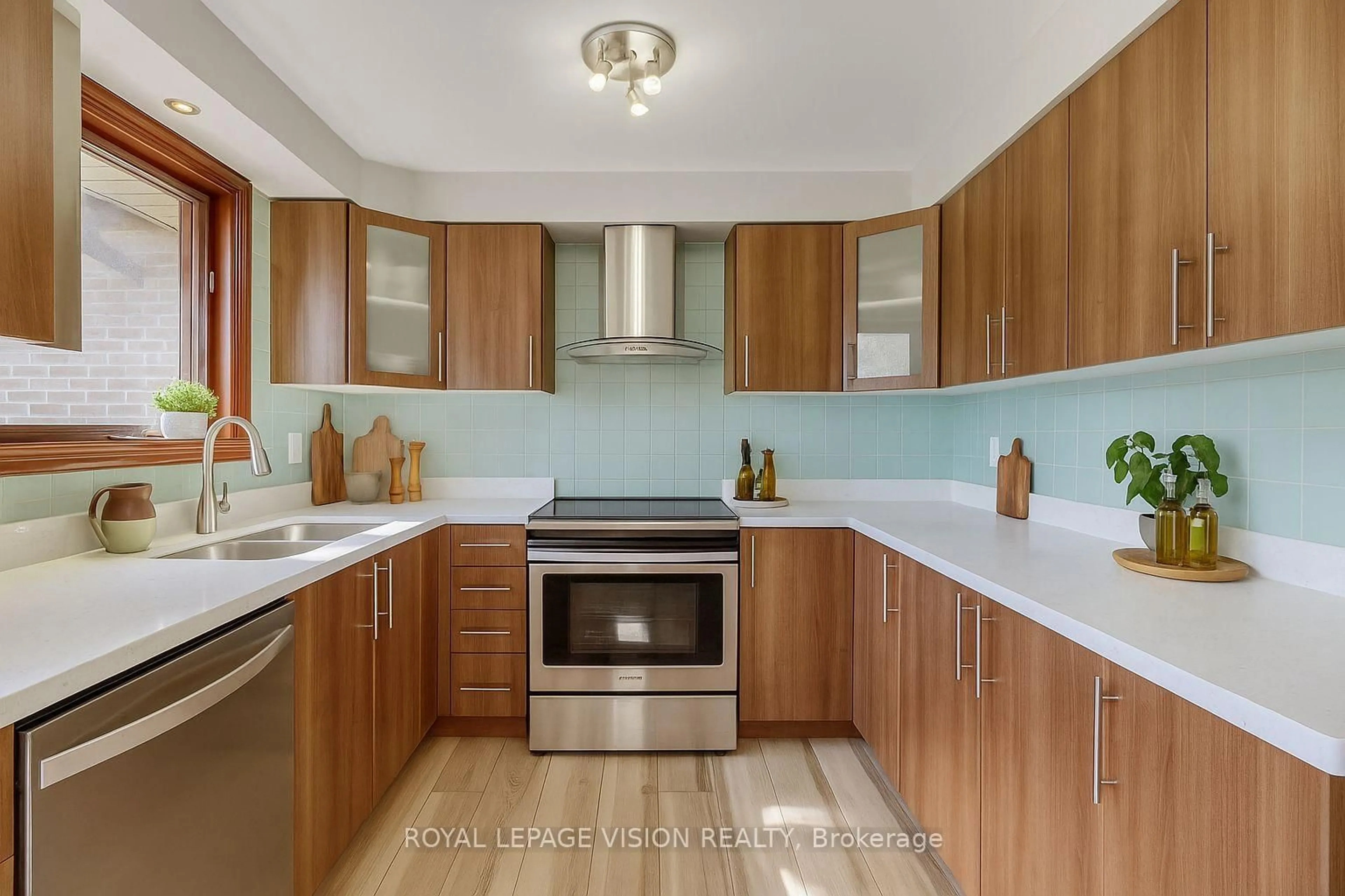 Standard kitchen, unknown for 27 Westcroft Dr, Toronto Ontario M1E 3A2