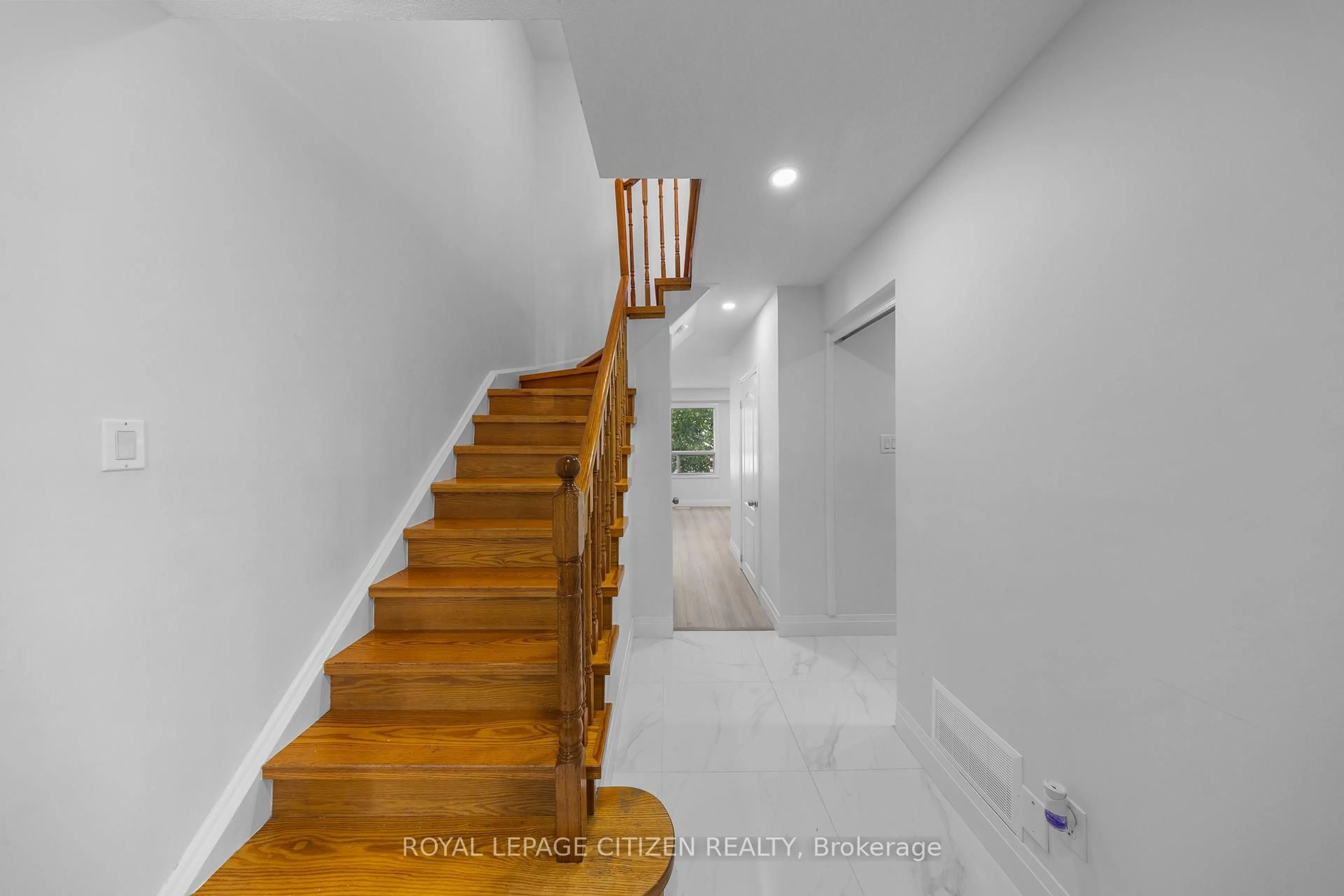 Unknown for 116 Ducatel Cres, Ajax Ontario L1T 3B1