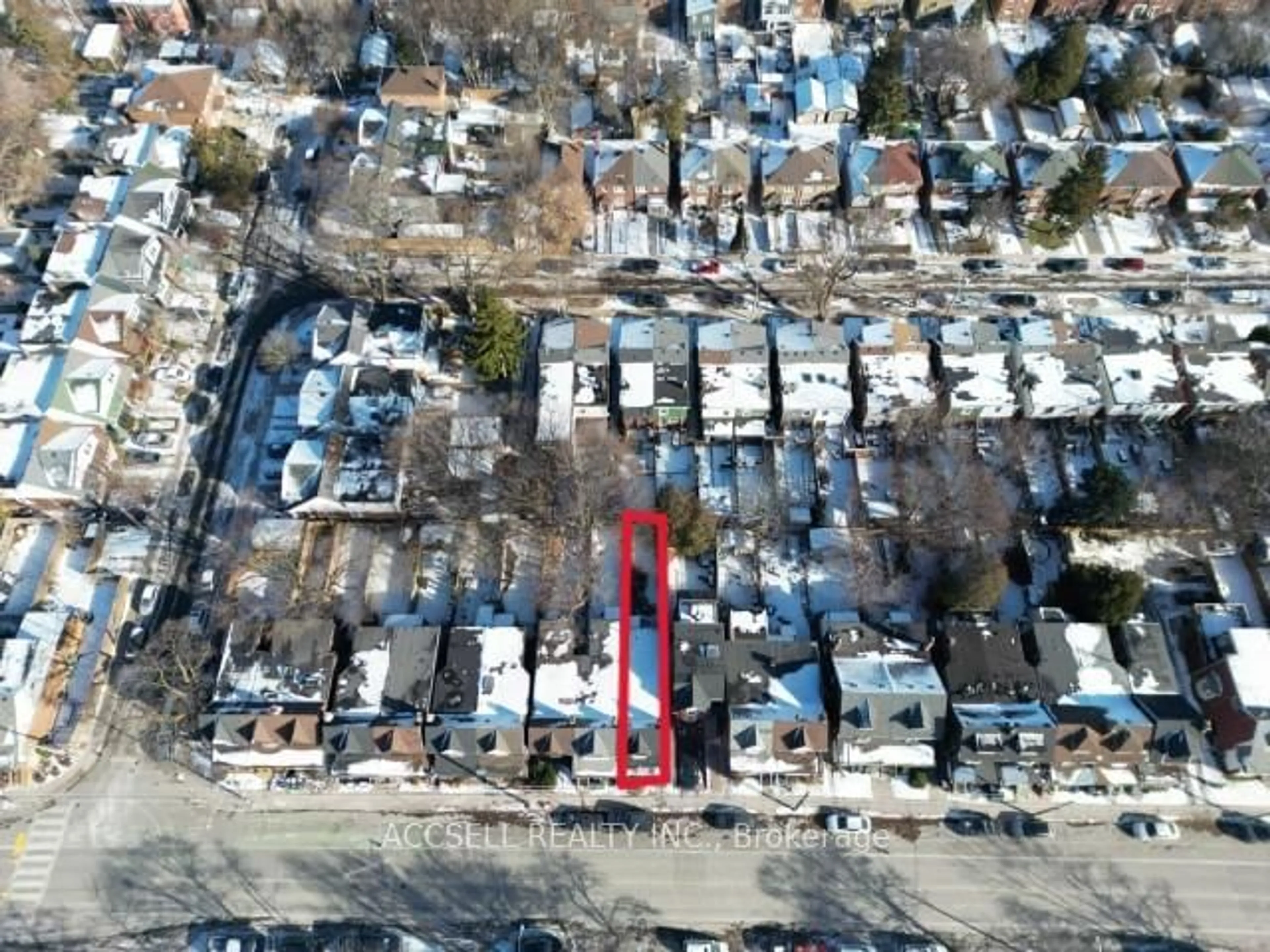 A pic from outside/outdoor area/front of a property/back of a property/a pic from drone, street for 177 Greenwood Ave, Toronto Ontario M4L 2P8