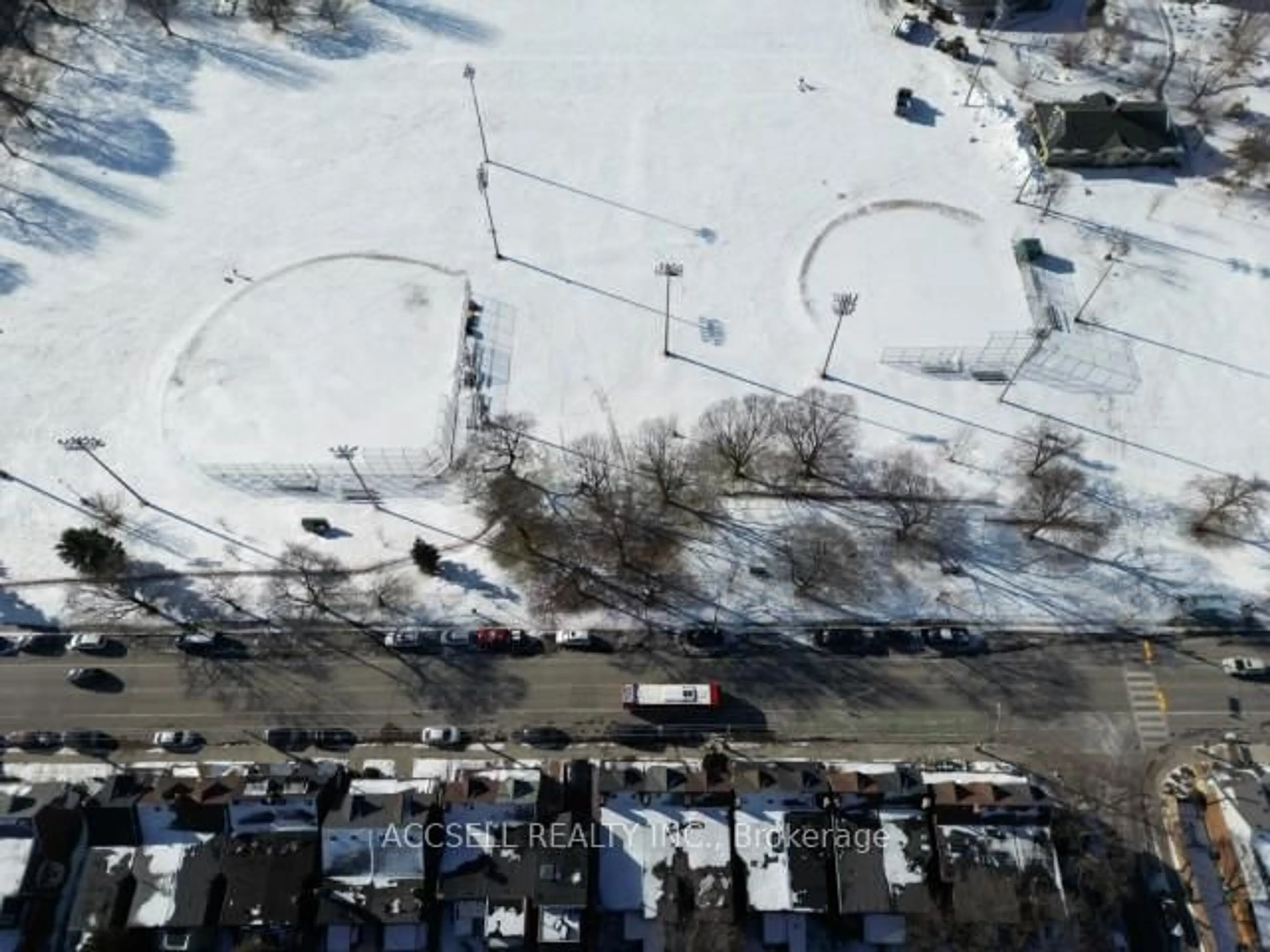 A pic from outside/outdoor area/front of a property/back of a property/a pic from drone, street for 177 Greenwood Ave, Toronto Ontario M4L 2P8
