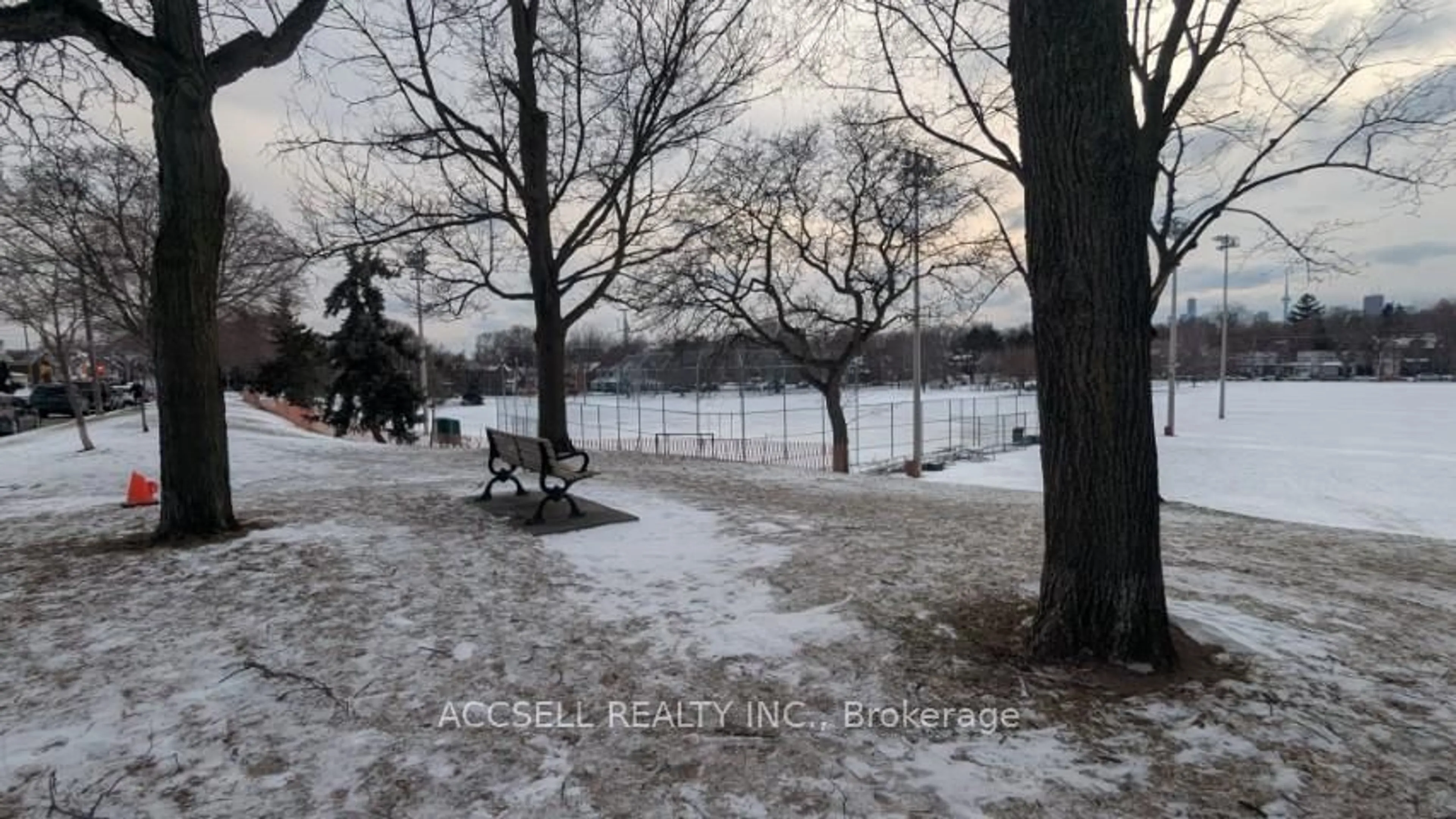 Blurry image for 177 Greenwood Ave, Toronto Ontario M4L 2P8