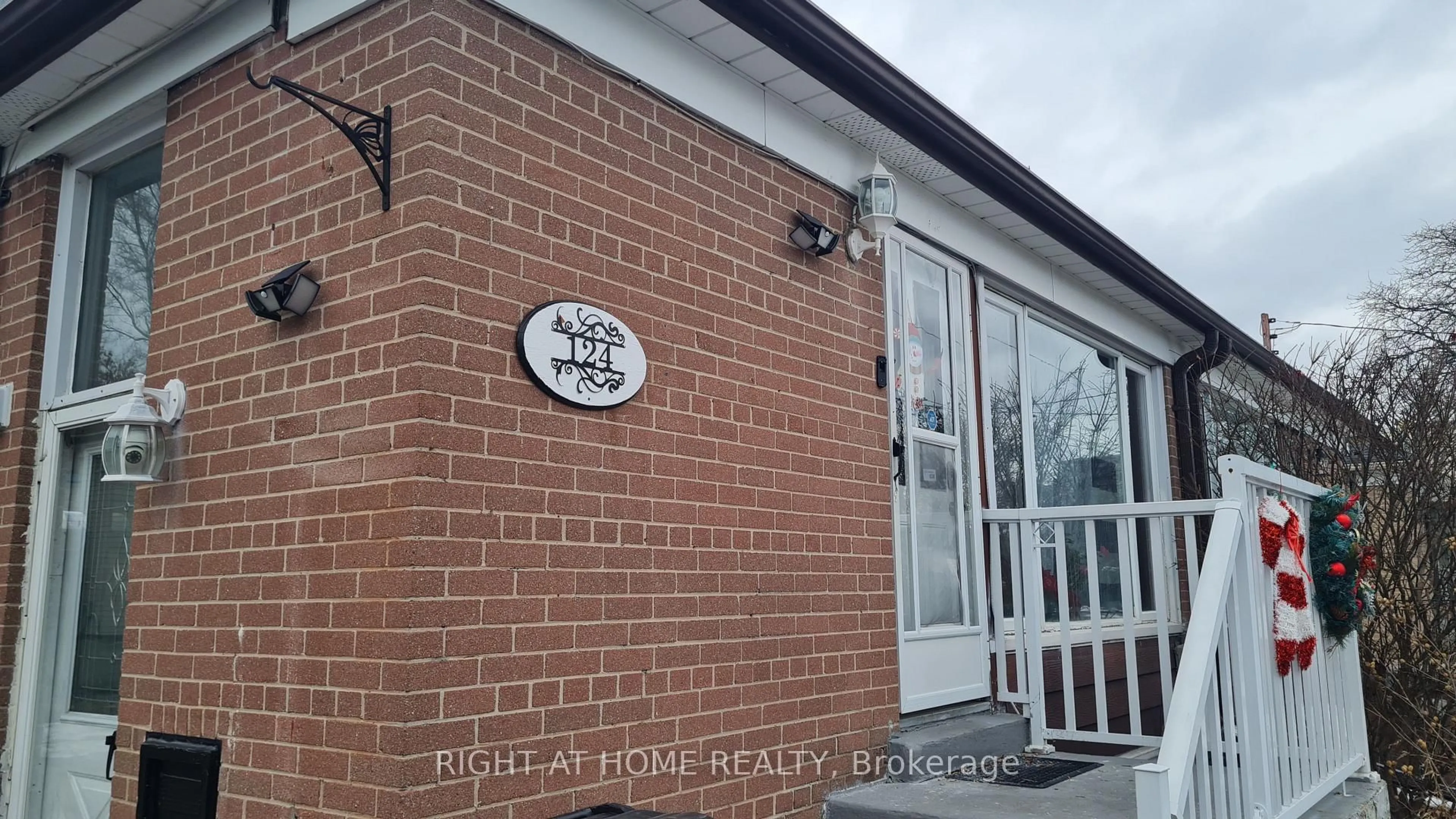 Unknown for 124 Overture Rd, Toronto Ontario M1E 2W4