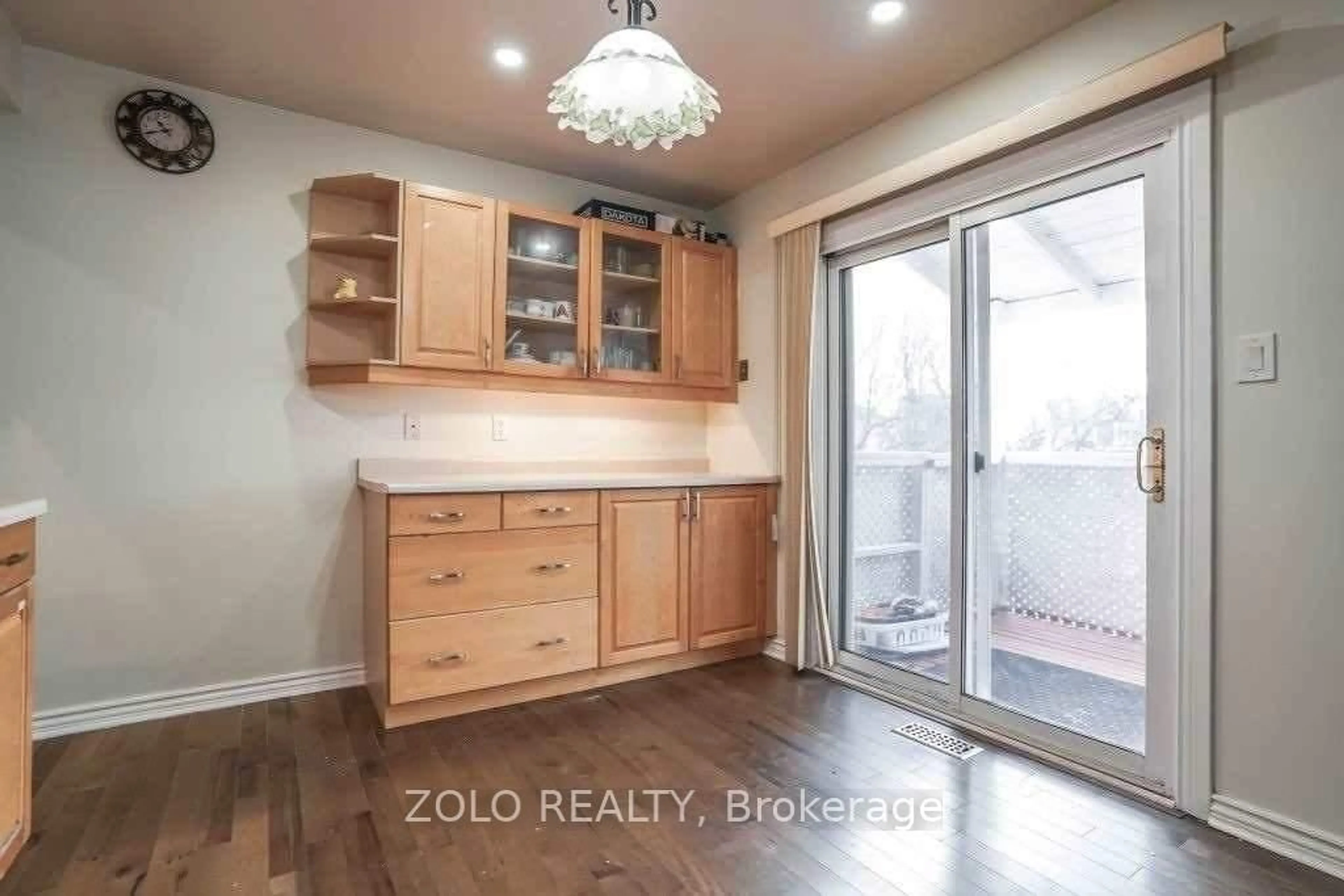 Unknown for 98 Kirby Cres, Whitby Ontario L1N 6Z7