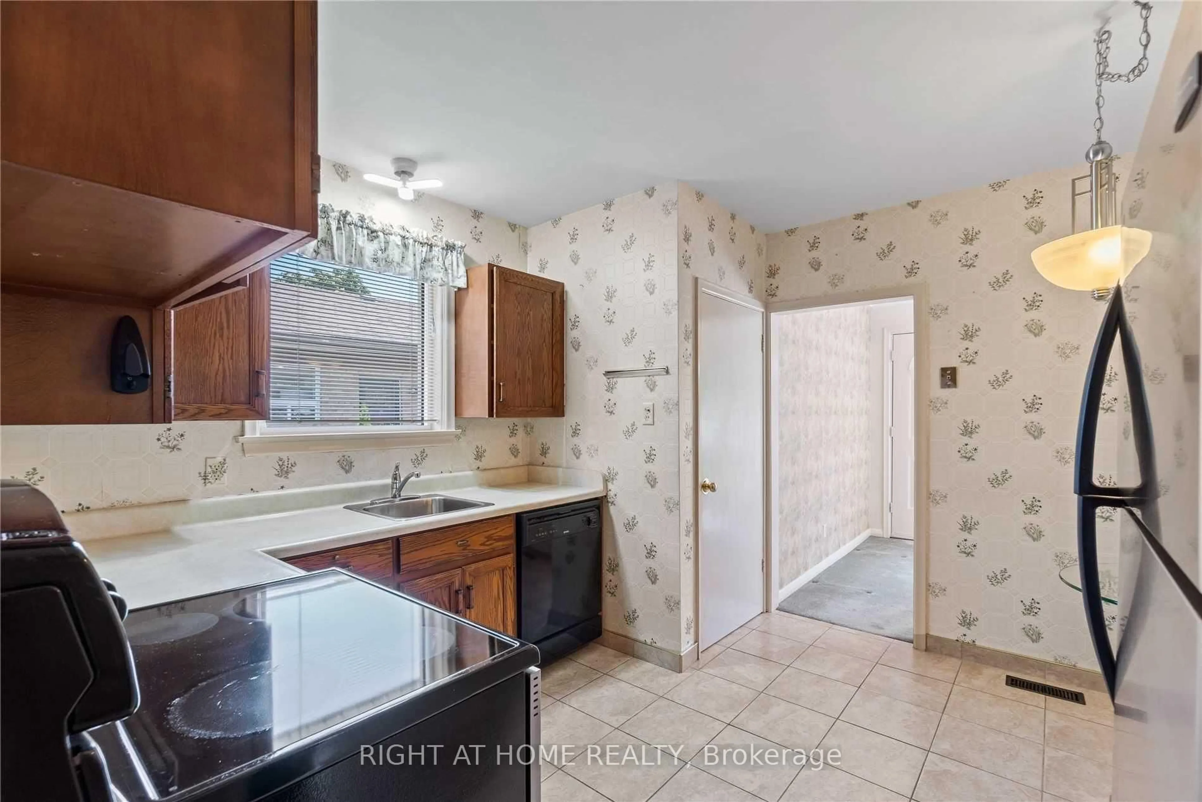 Standard kitchen, unknown for 15 Arnprior Rd, Toronto Ontario M1K 5A5