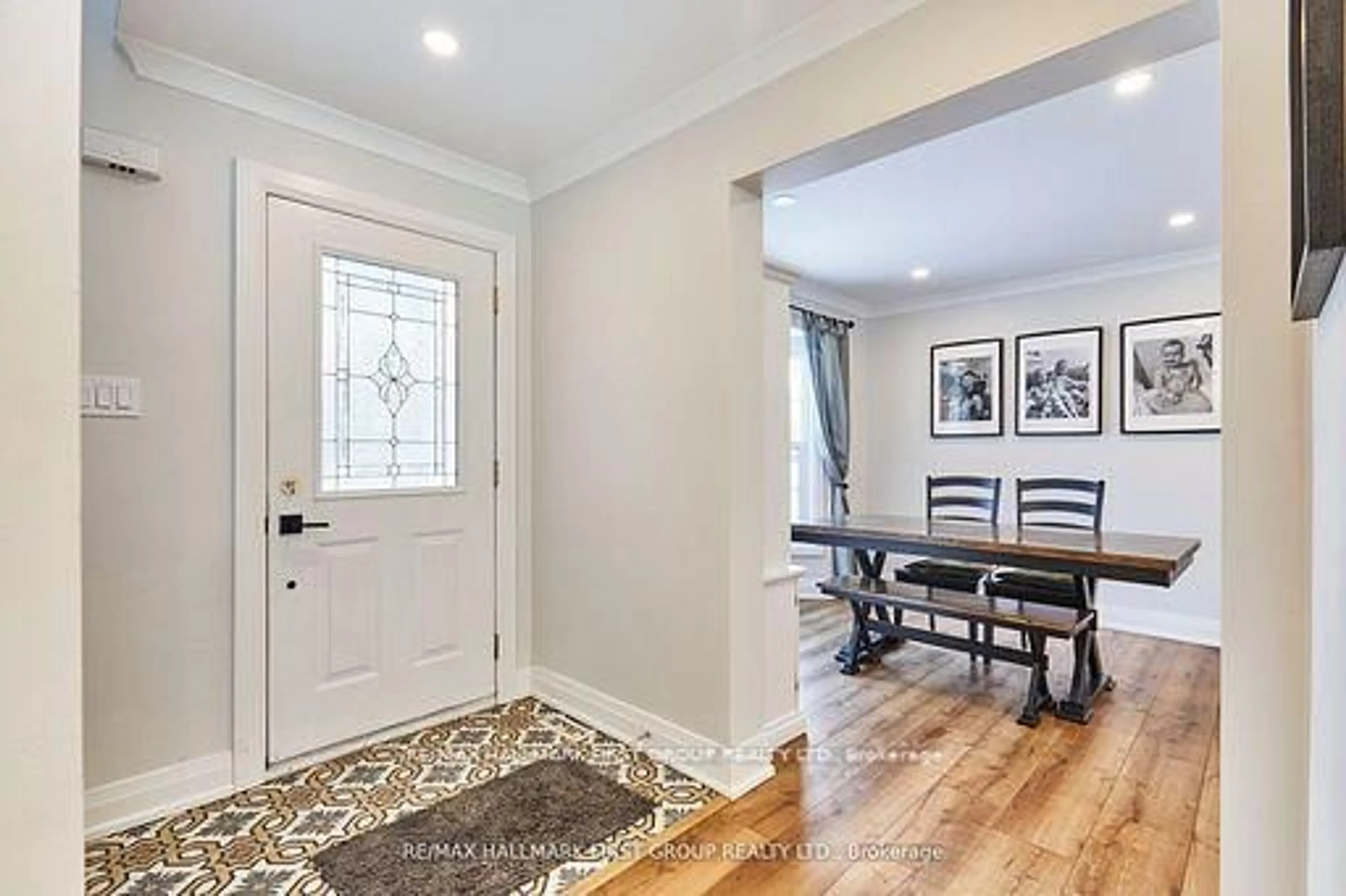 Indoor entryway for 72 Irwin Dr, Whitby Ontario L1N 9H7