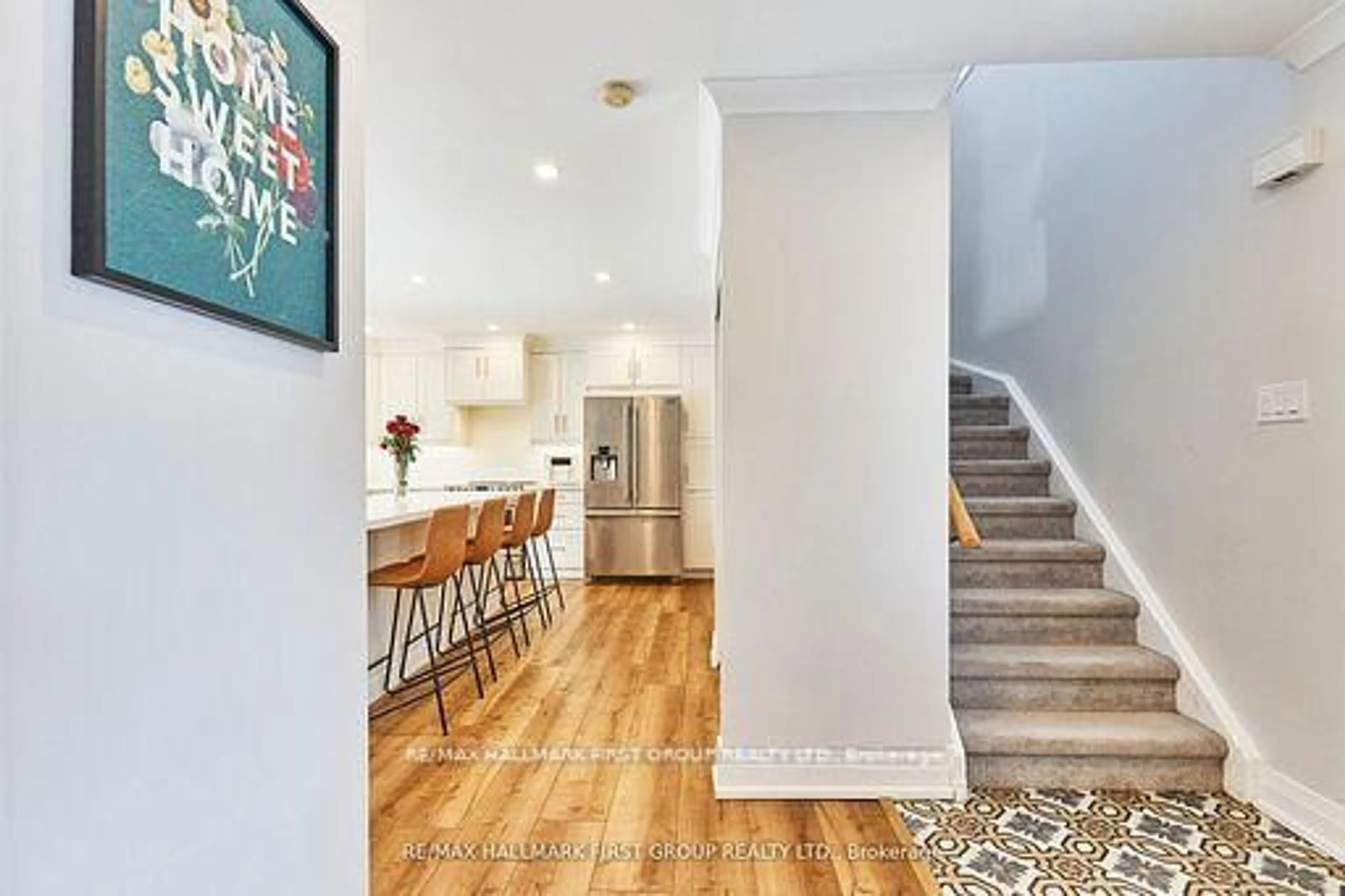 Indoor entryway for 72 Irwin Dr, Whitby Ontario L1N 9H7