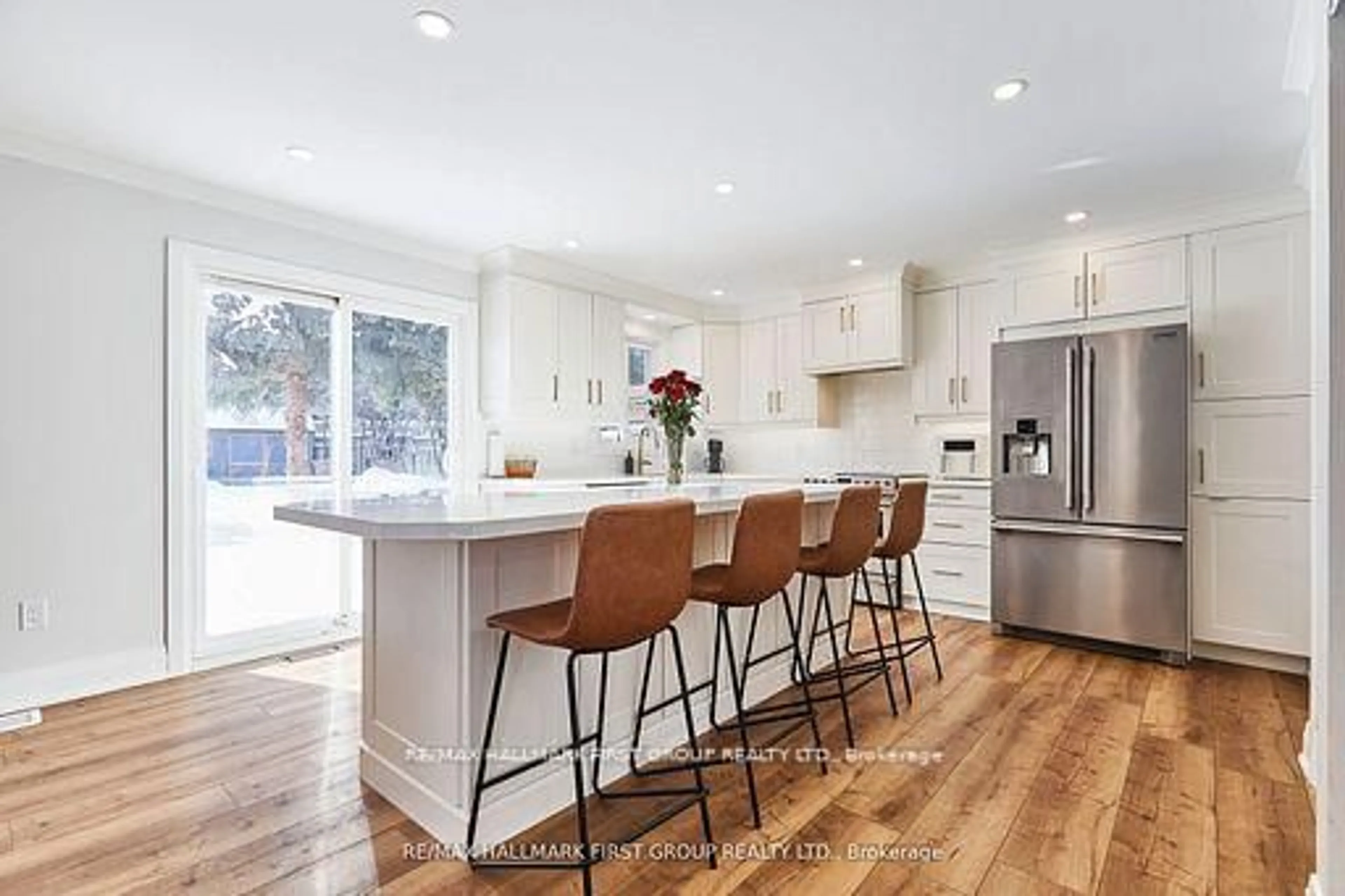 Open concept kitchen, unknown for 72 Irwin Dr, Whitby Ontario L1N 9H7