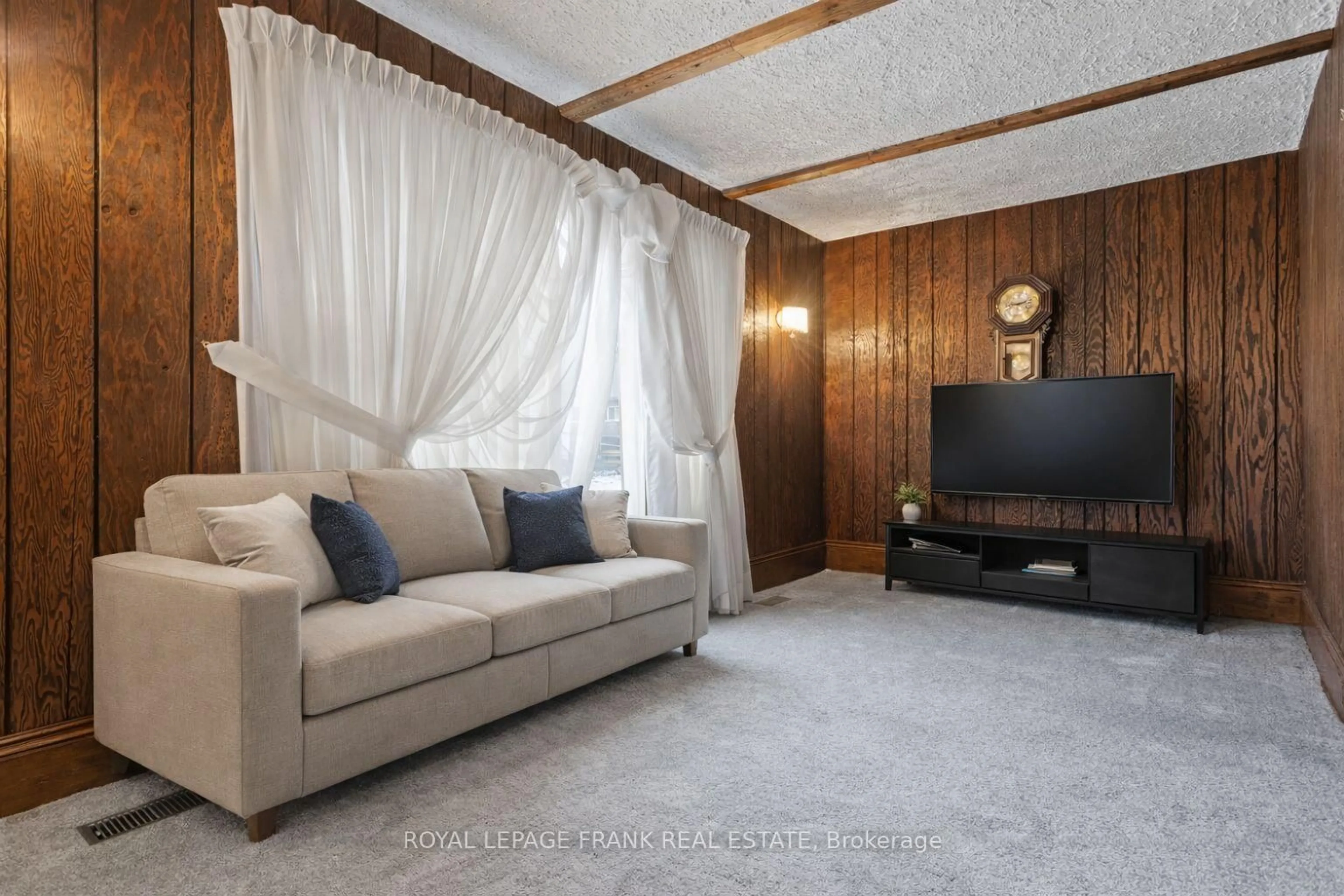 Living room with furniture, unknown for 215 Celina St, Oshawa Ontario L1H 4N7