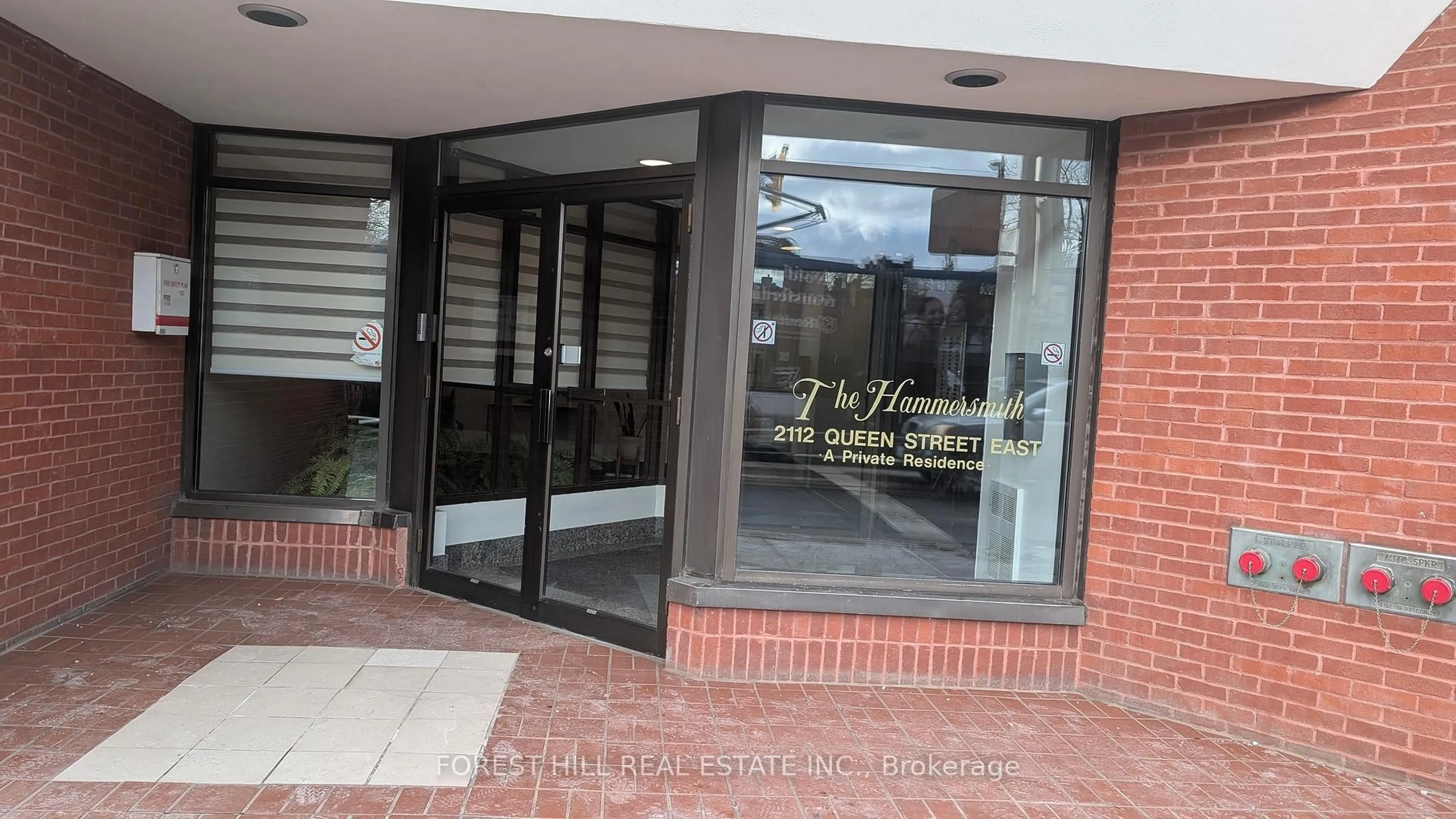 Indoor foyer for 2112 Queen St #23, Toronto Ontario M4E 1E2