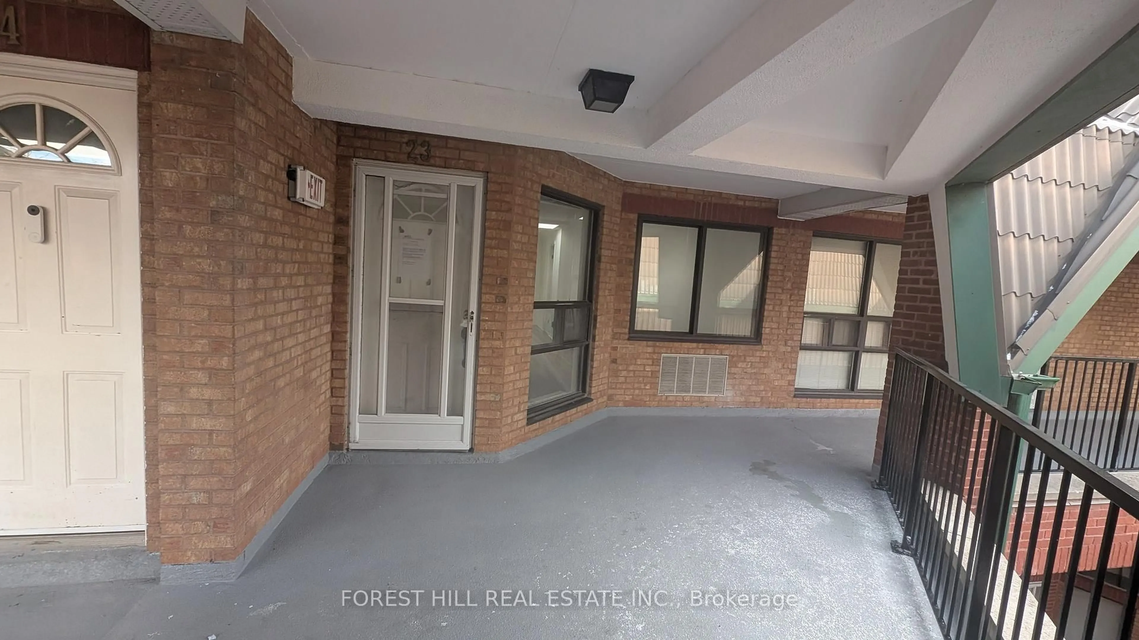 Indoor foyer for 2112 Queen St #23, Toronto Ontario M4E 1E2