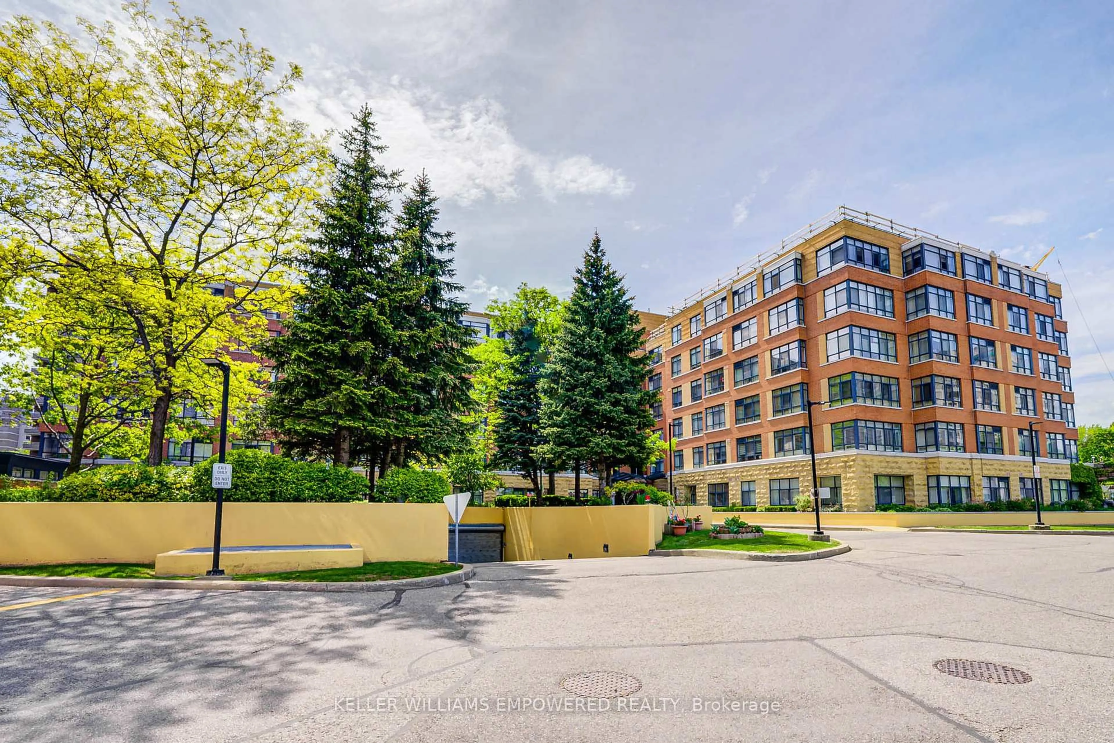 Patio, building for 115 Bonis Ave #410, Toronto Ontario M1T 3S4