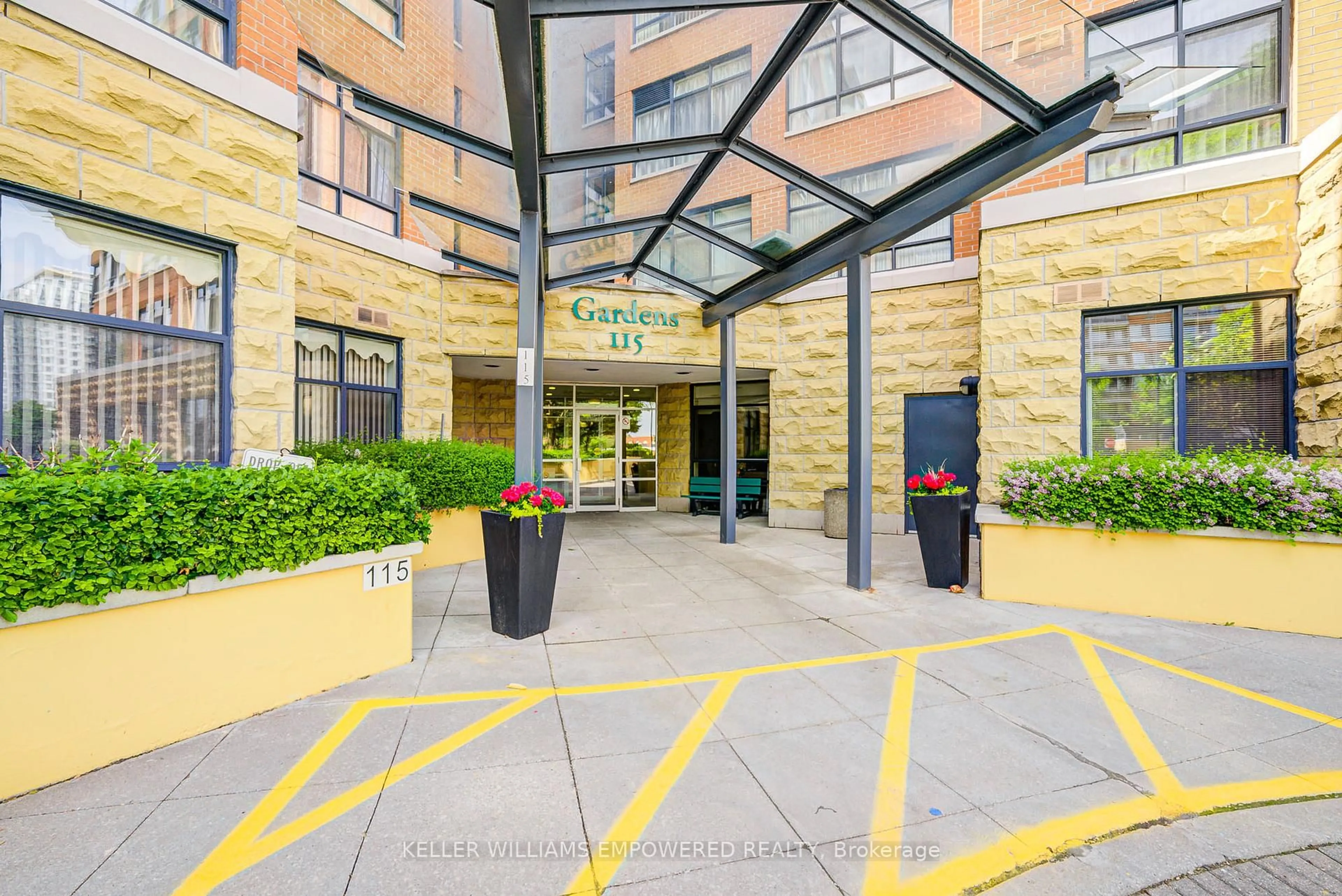 Indoor foyer for 115 Bonis Ave #410, Toronto Ontario M1T 3S4